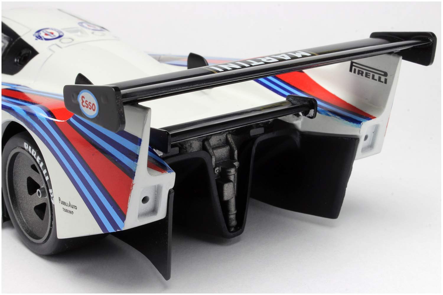 italeri-3641s-lancia-lc2-maquette-voiture-de-course image 6