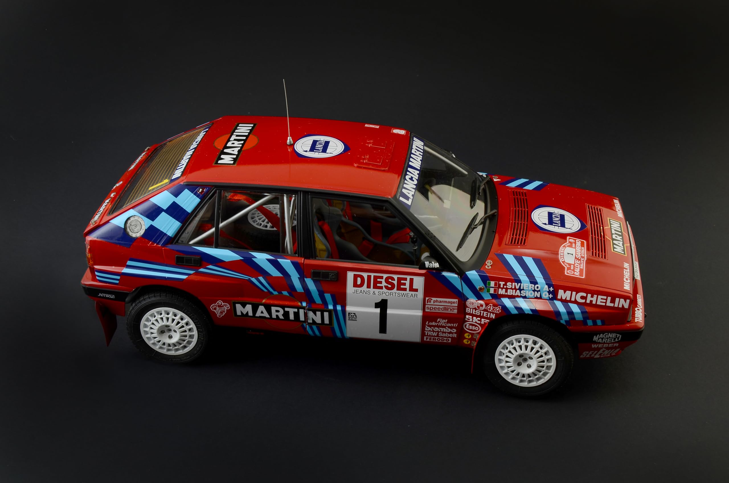 italeri-4712-lancia-delta-hf-integrale-16v-sanremo-1989-kit-plastique-1-12 image 6