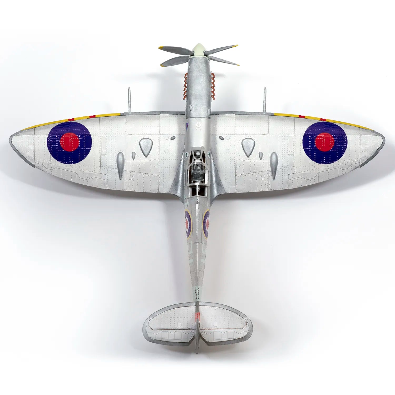 occre-supermarine-spitfire-mk-ixc-en398-maquette-avion-1-24 image 7