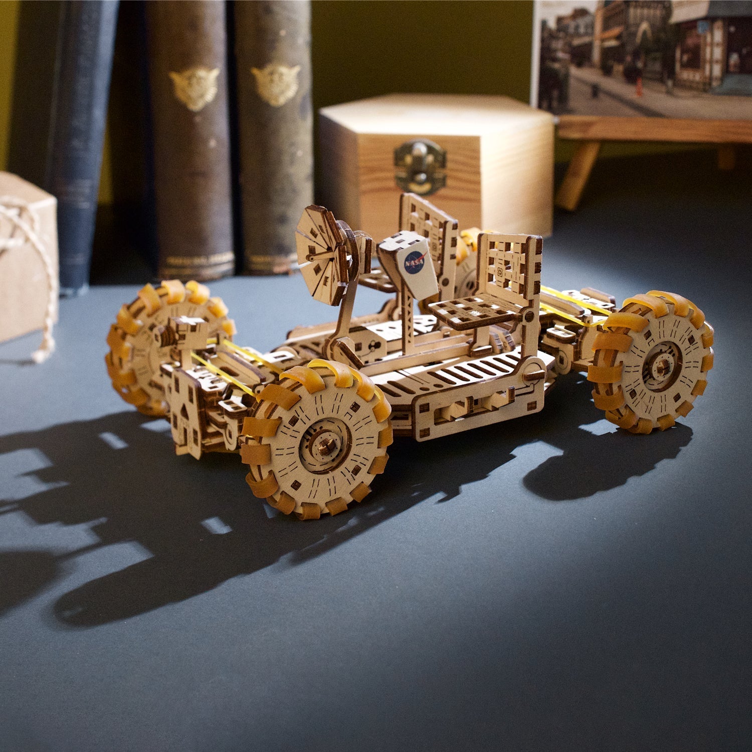 ugears-medium-gears-nasa-lunar-rover-maquette-bois-4x4-lunaire image 8