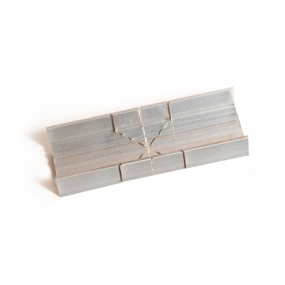 occre-bo-te-onglet-en-m-tal-guide-de-coupe-45-et-90 image 1
