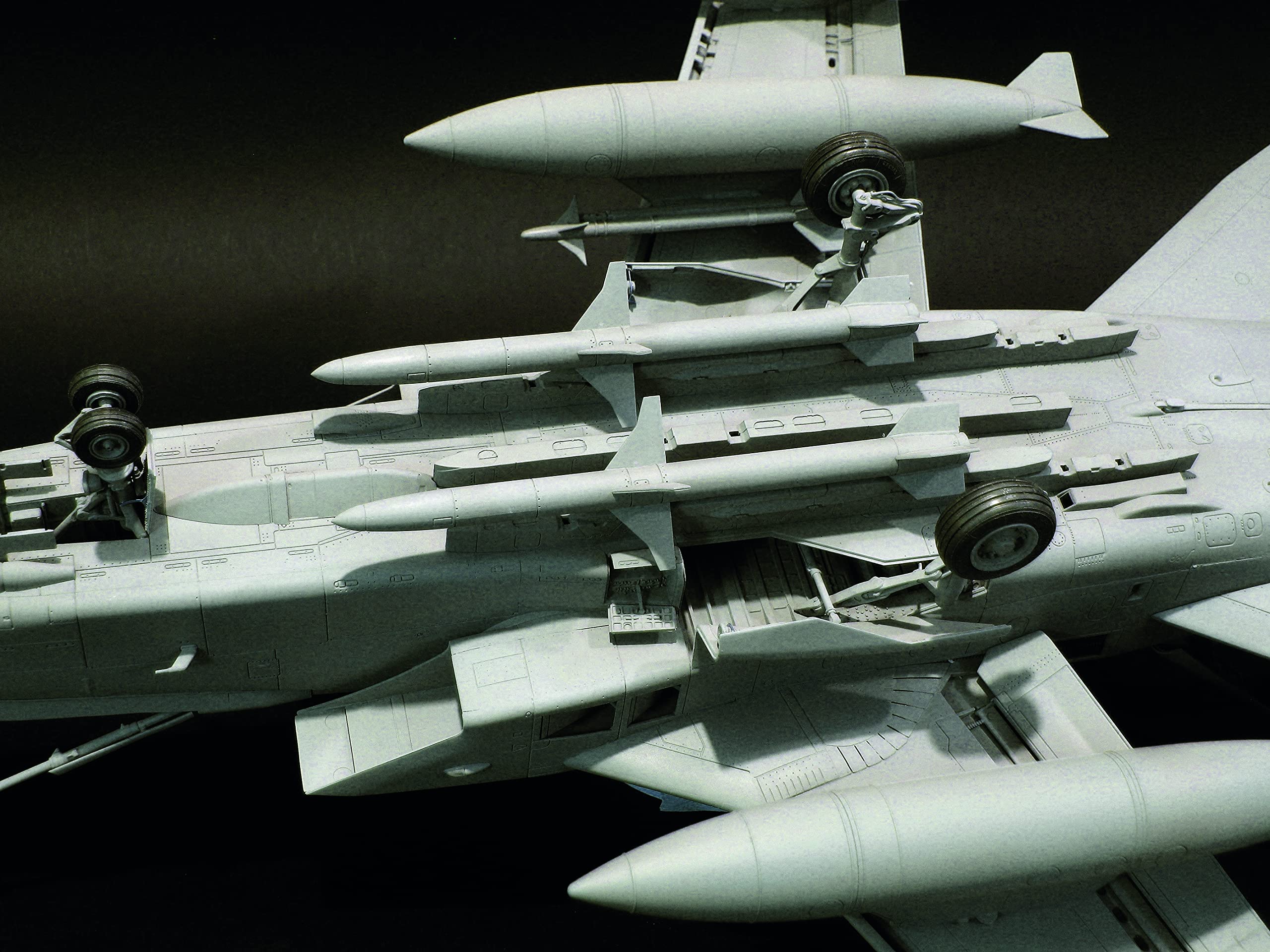 italeri-2517-tornado-ecr-maquette-avion-militaire-plastique-1-32 image 7