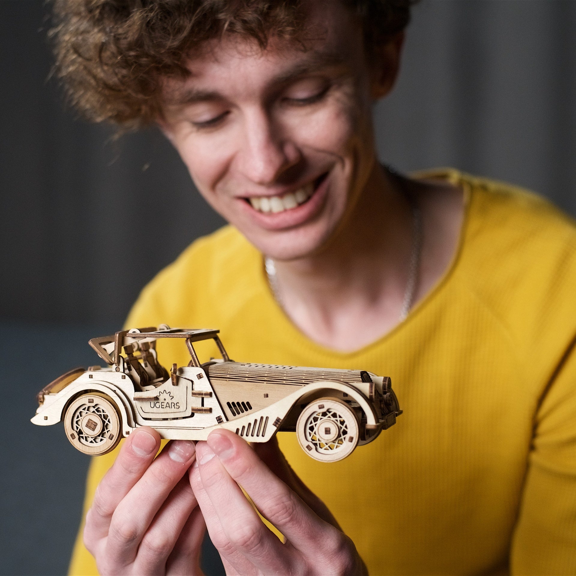 ugears-sports-car-rapid-mouse-roadster-classique-en-bois-m-canique-moteur-ressor image 7