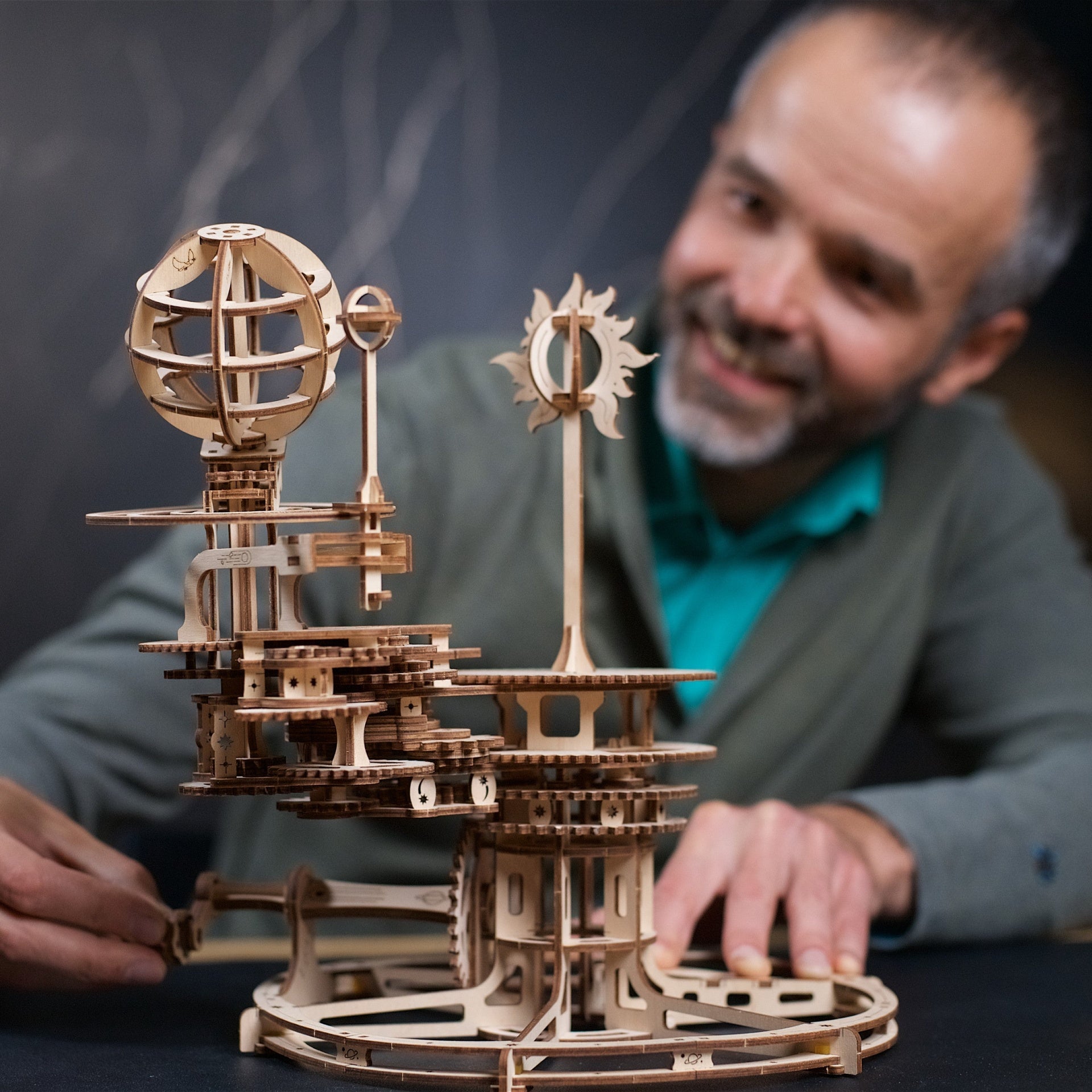ugears-mechanical-tellurion-maquette-m-canique-en-bois-soleil-terre-lune image 7