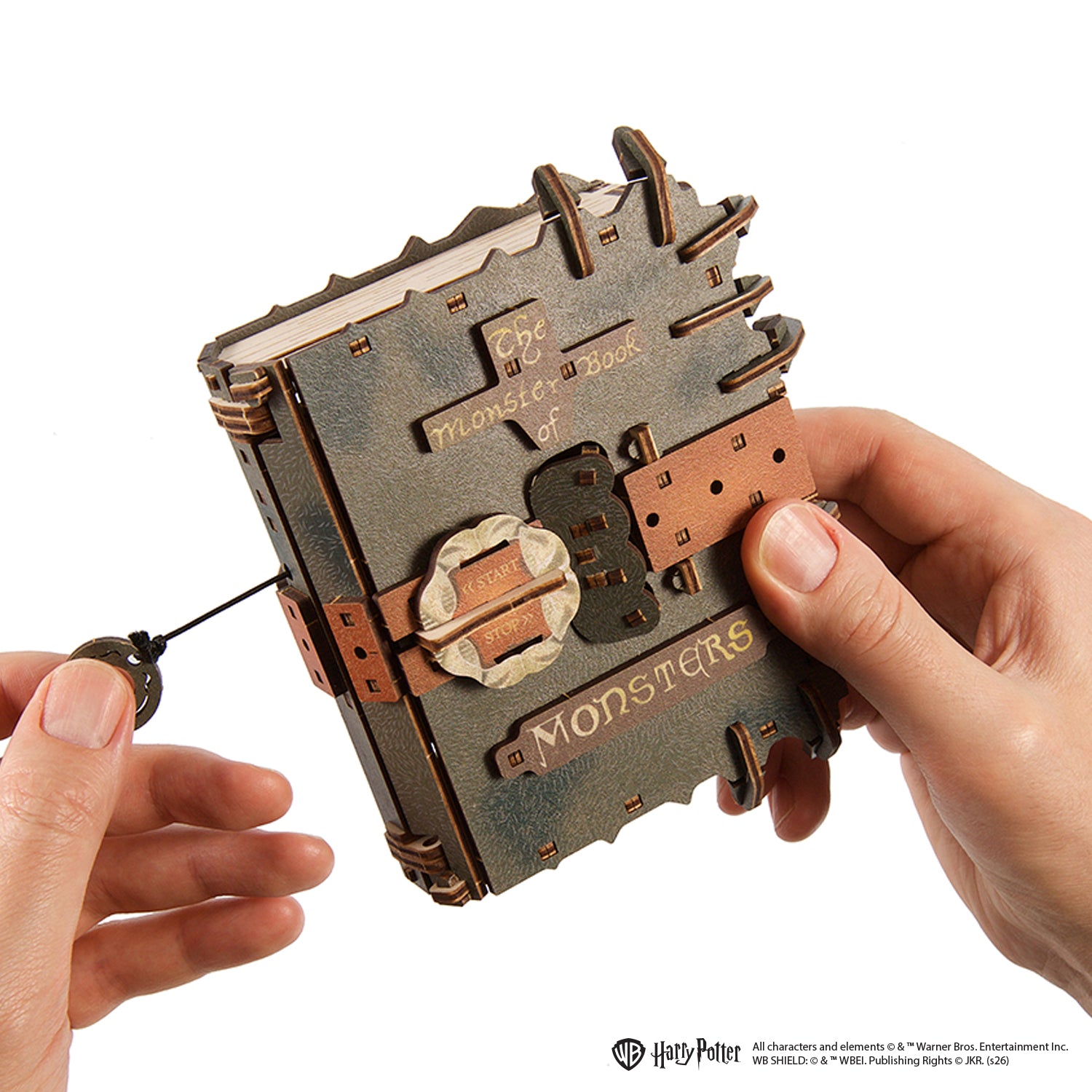 ugears-the-monster-book-of-monsters-harry-potter-maquette-livre-magique-en-bois image 6
