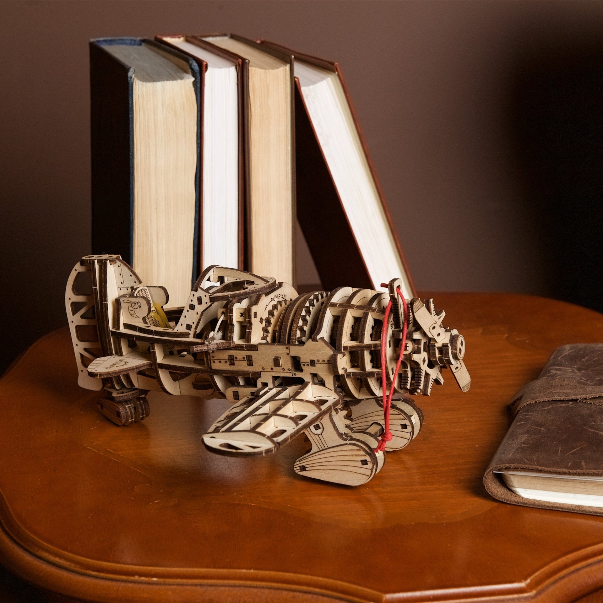ugears-mad-hornet-airplane-maquette-avion-de-course-vintage-en-bois-remonter image 7