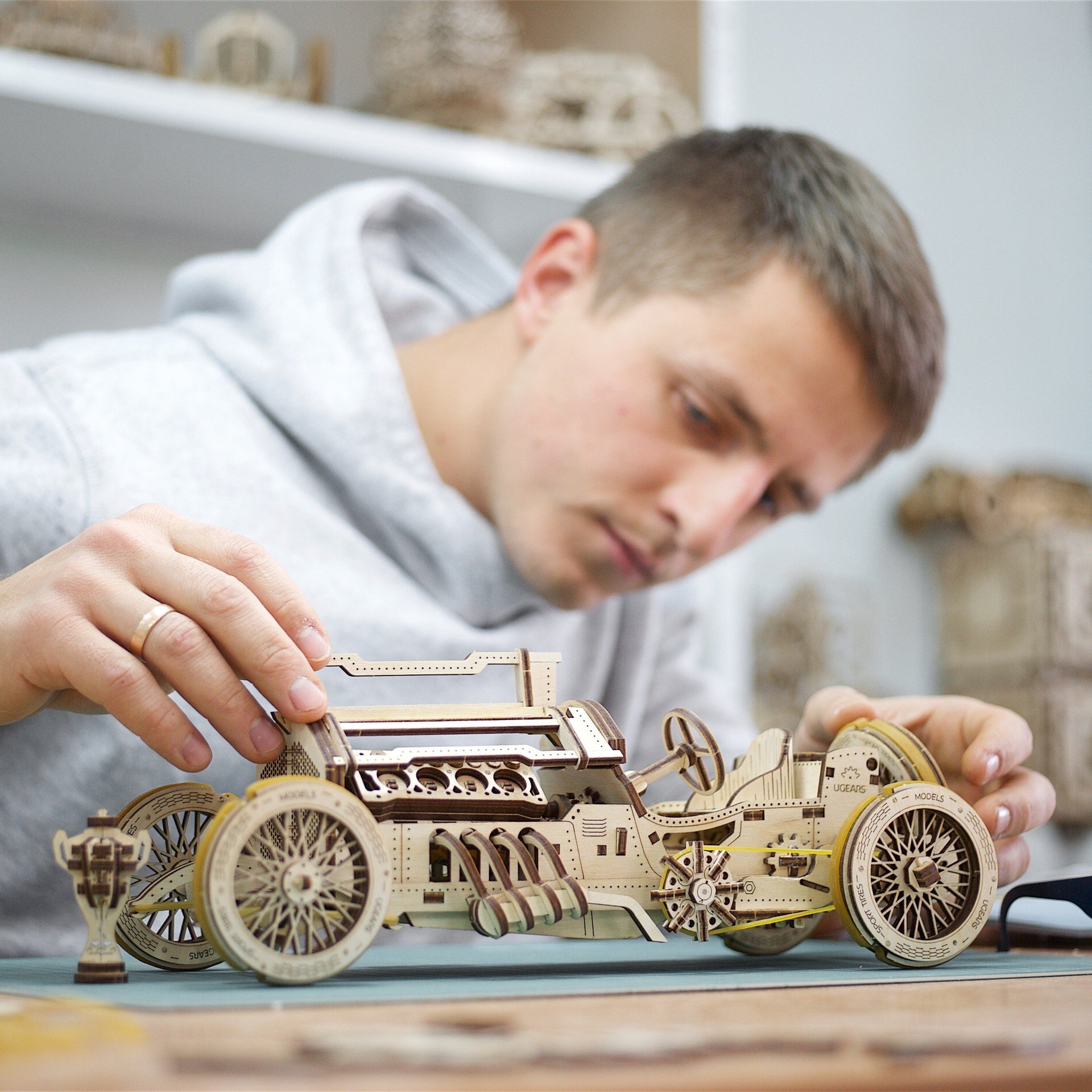 ugears-u-9-grand-prix-car-maquette-m-canique-bois image 6