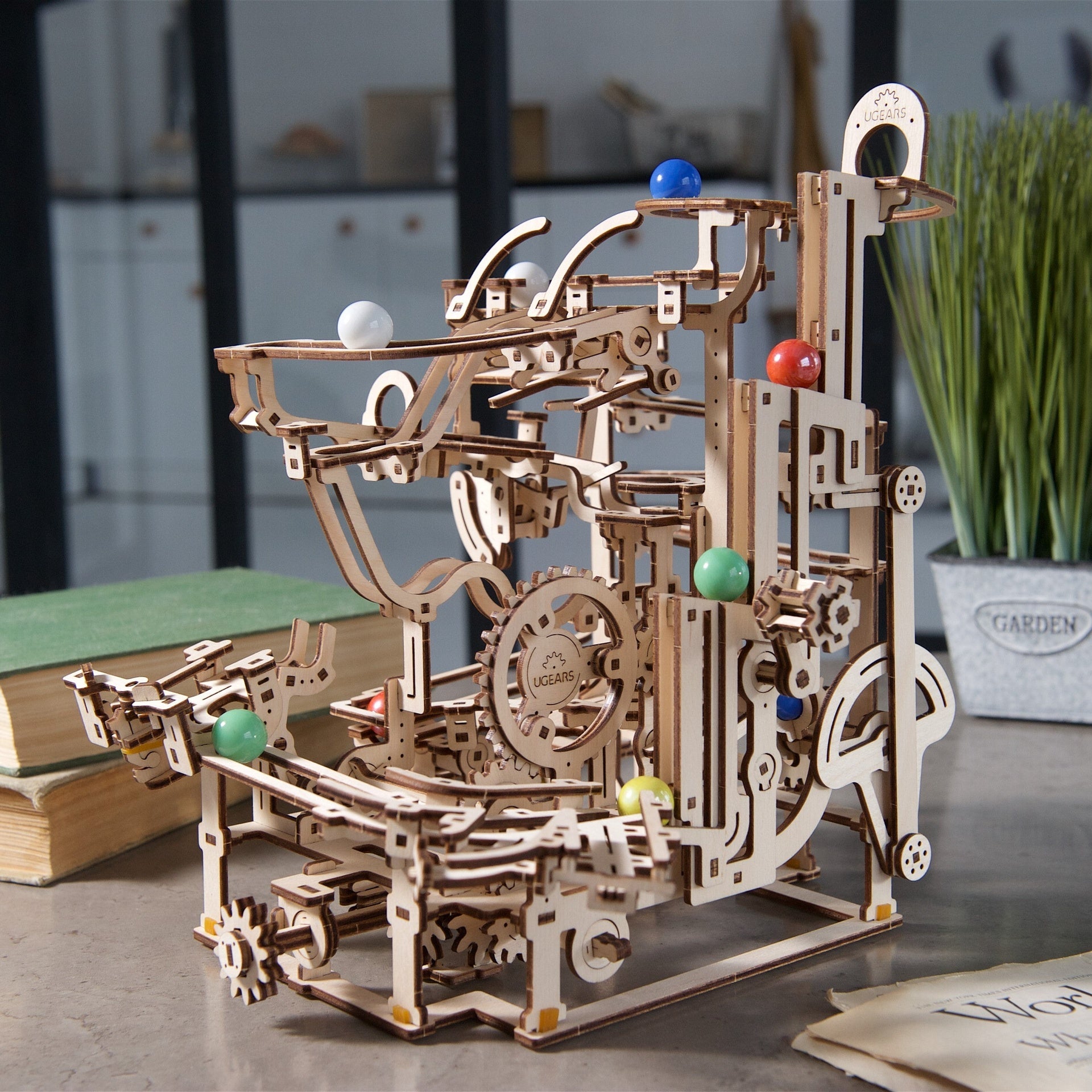 ugears-marble-run-tiered-hoist-circuit-billes-bois image 8