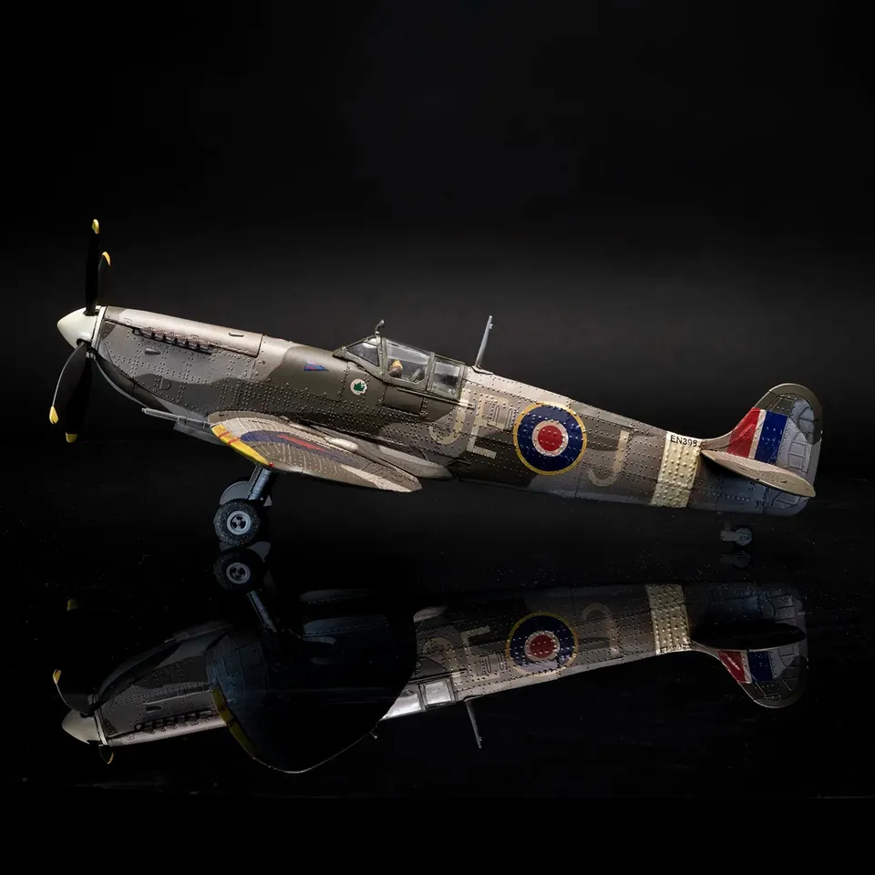 occre-supermarine-spitfire-mk-ixc-en398-maquette-avion-1-24 image 1