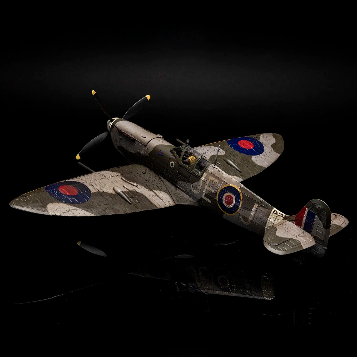 occre-supermarine-spitfire-mk-ixc-en398-maquette-avion-1-24 image 3