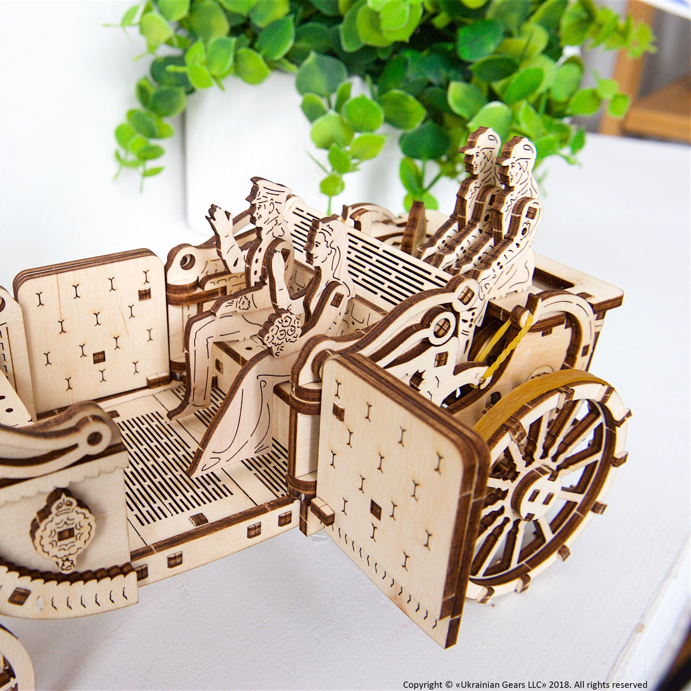 ugears-royal-carriage-maquette-bois-cal-che-royale-avec-chevaux image 4