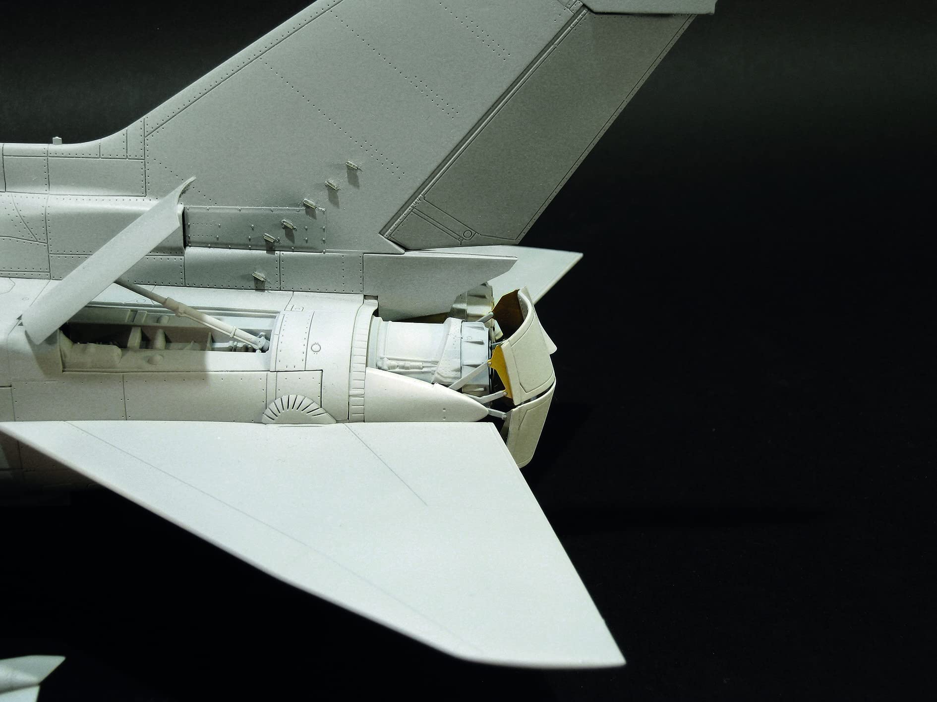 italeri-2517-tornado-ecr-maquette-avion-militaire-plastique-1-32 image 6
