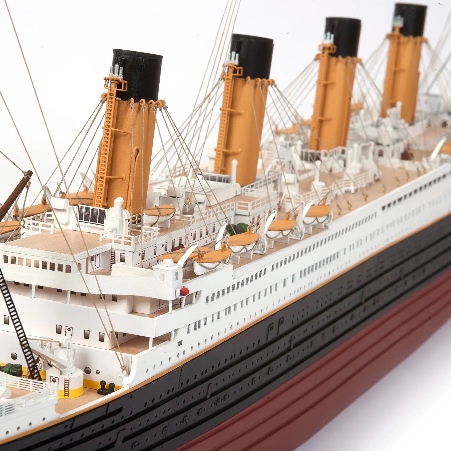 occre-titanic-maquette-bateau-en-bois-kit image 5