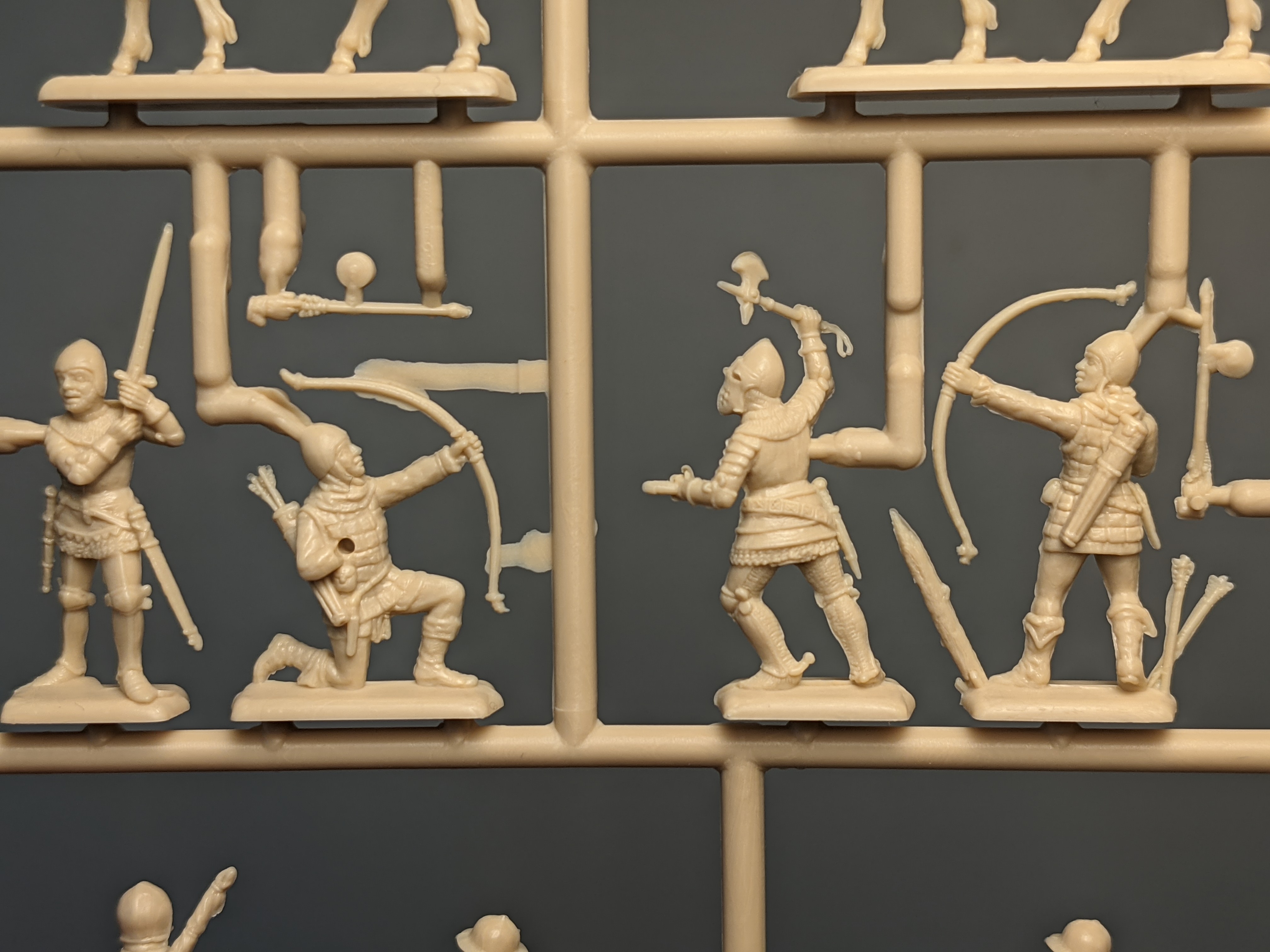 Belles figurines médiévales