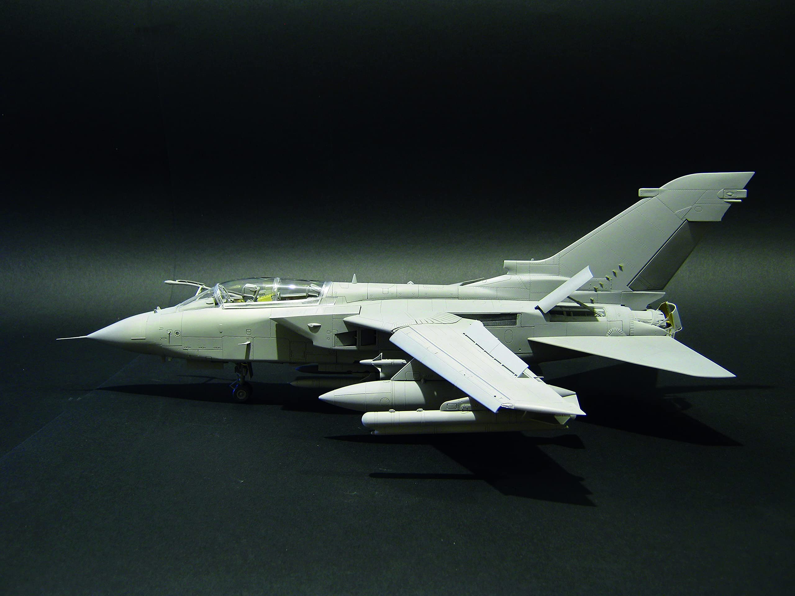 italeri-2517-tornado-ecr-maquette-avion-militaire-plastique-1-32 image 2