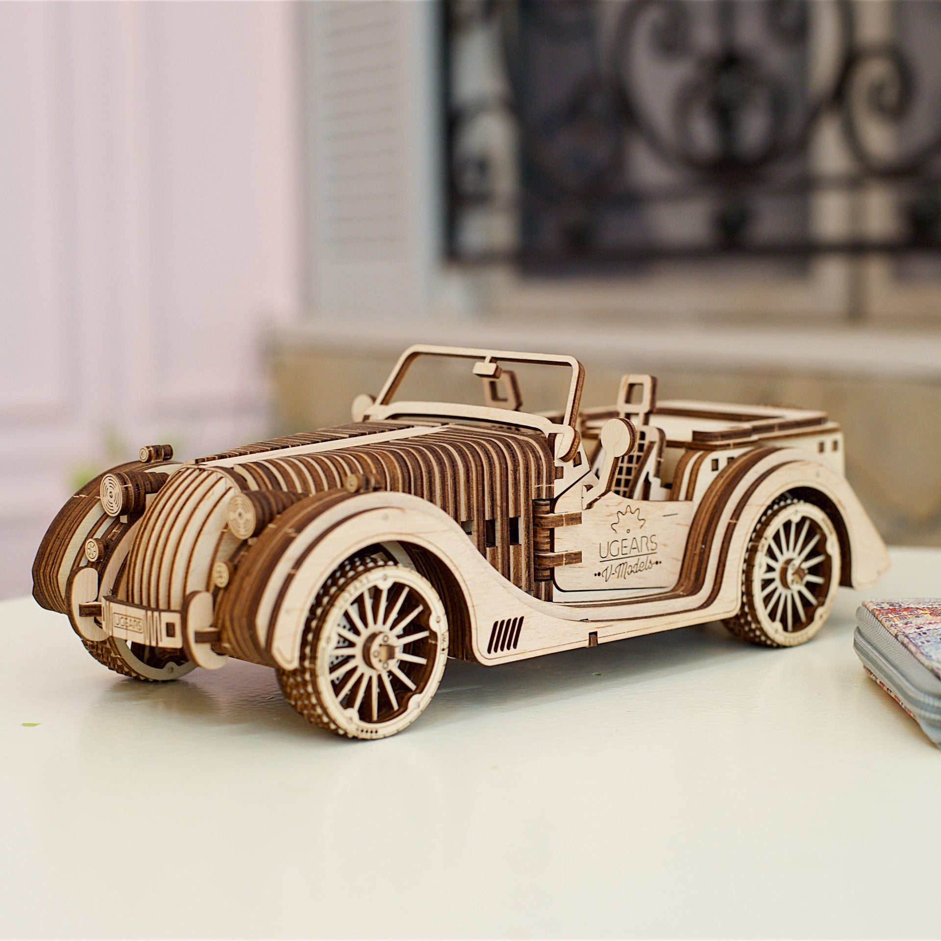 ugears-roadster-vm-01-voiture-sport-m-canique-en-bois-v8 image 8