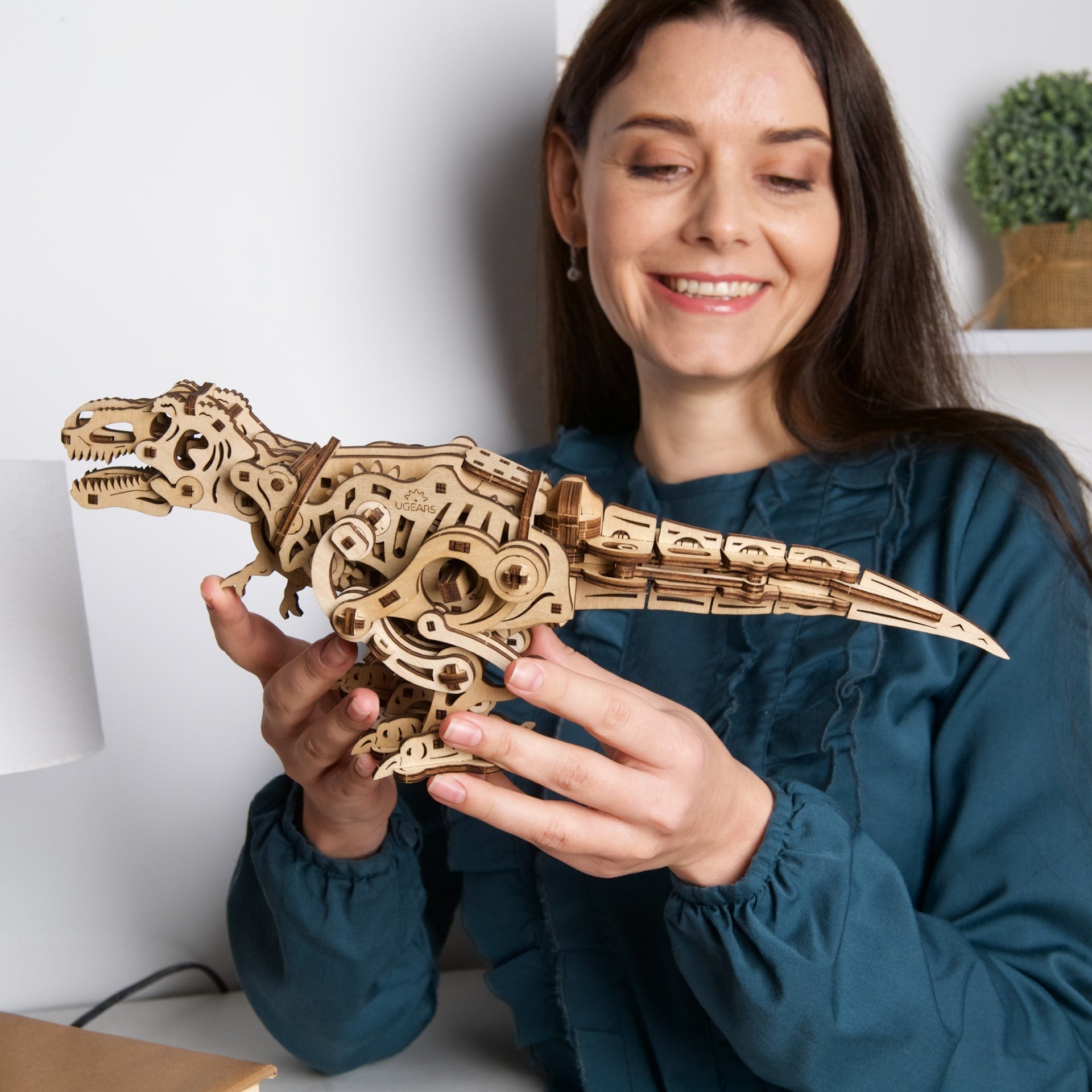 ugears-tyrannosaurus-rex-maquette-bois-m-canique-automate image 7