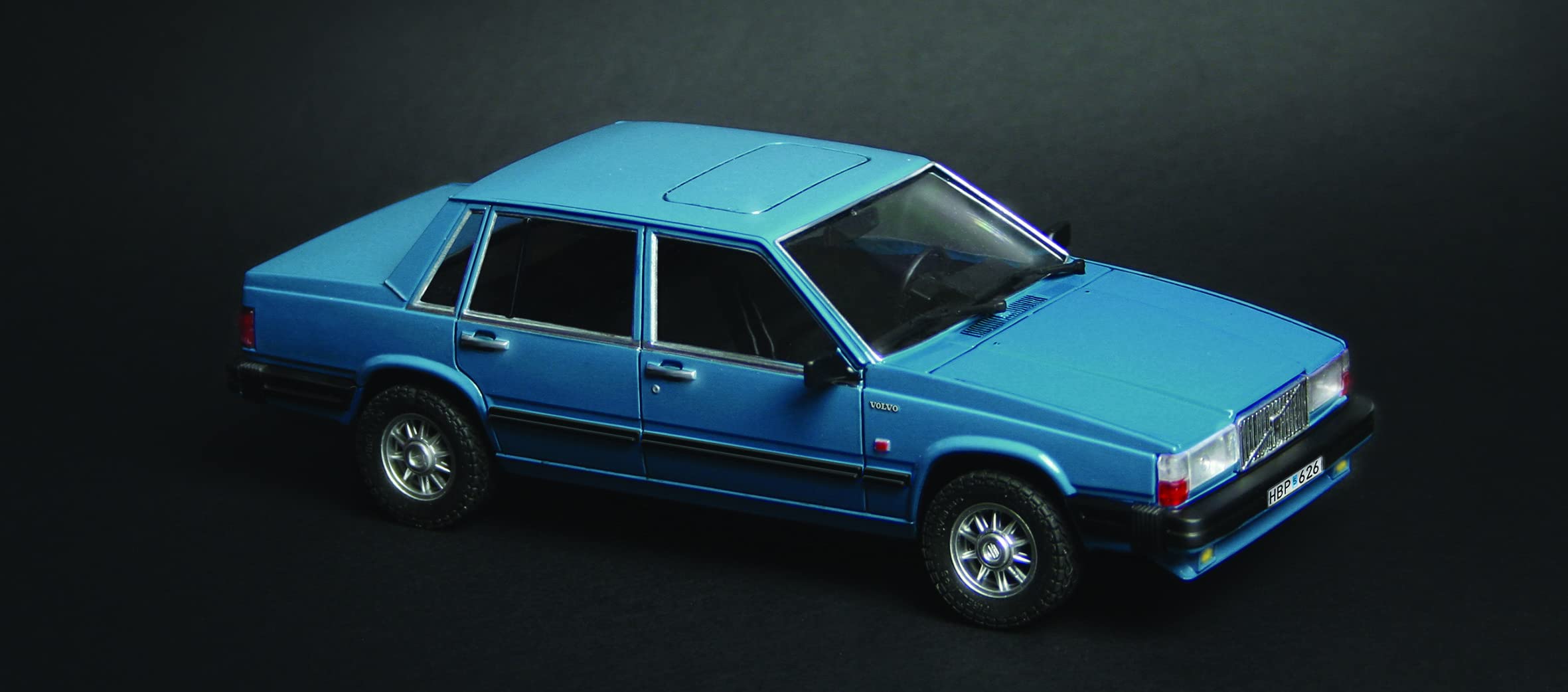italeri-volvo-760-gle-1-24-maquette-voiture-plastique image 2