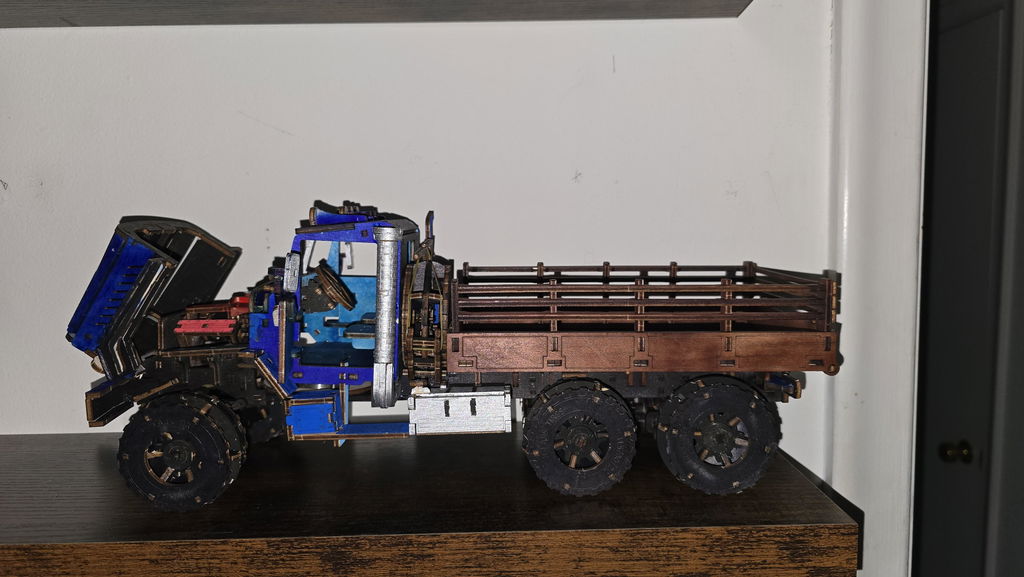 Une bête mécanique en bois