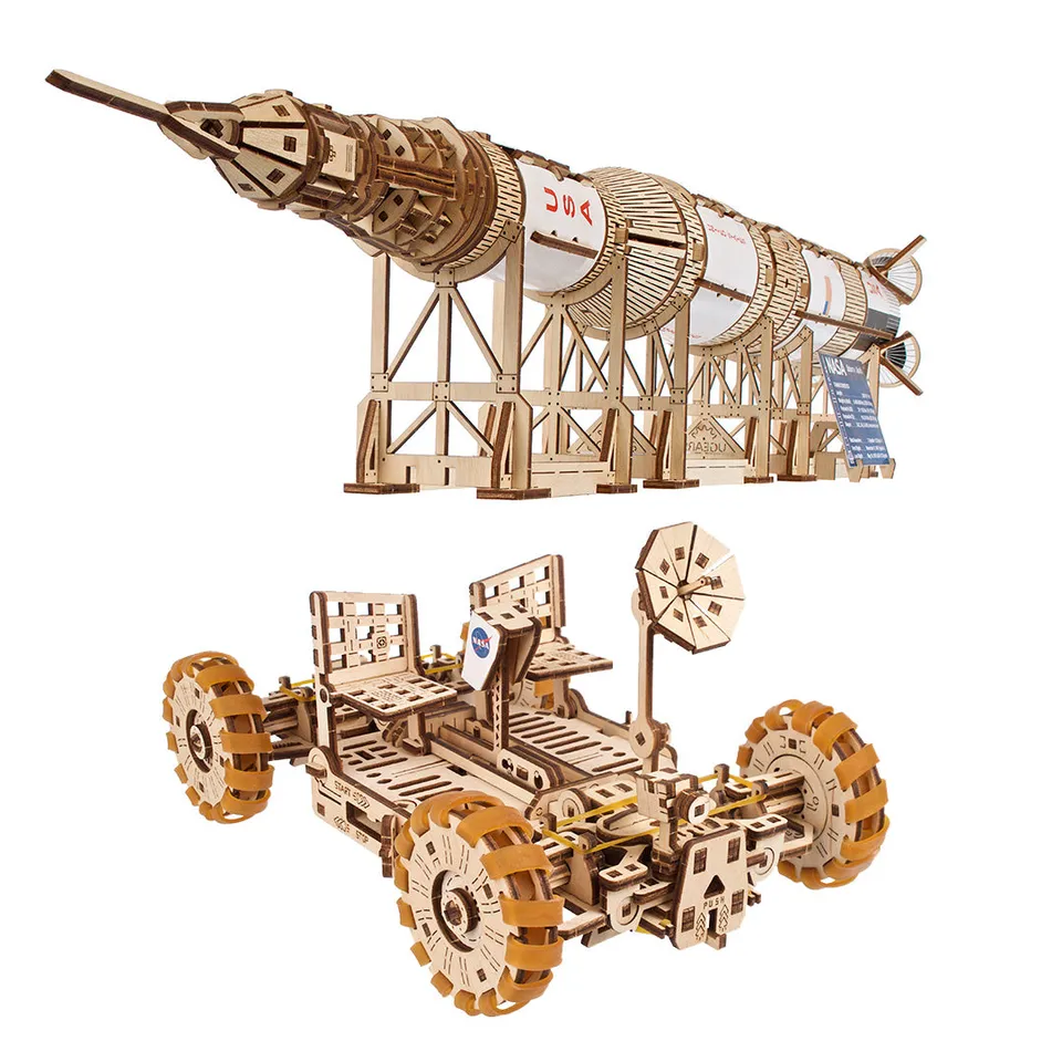 ugears-space-2-in-1-set-fus-e-nasa-saturn-v-rover-lunaire-bois image 1
