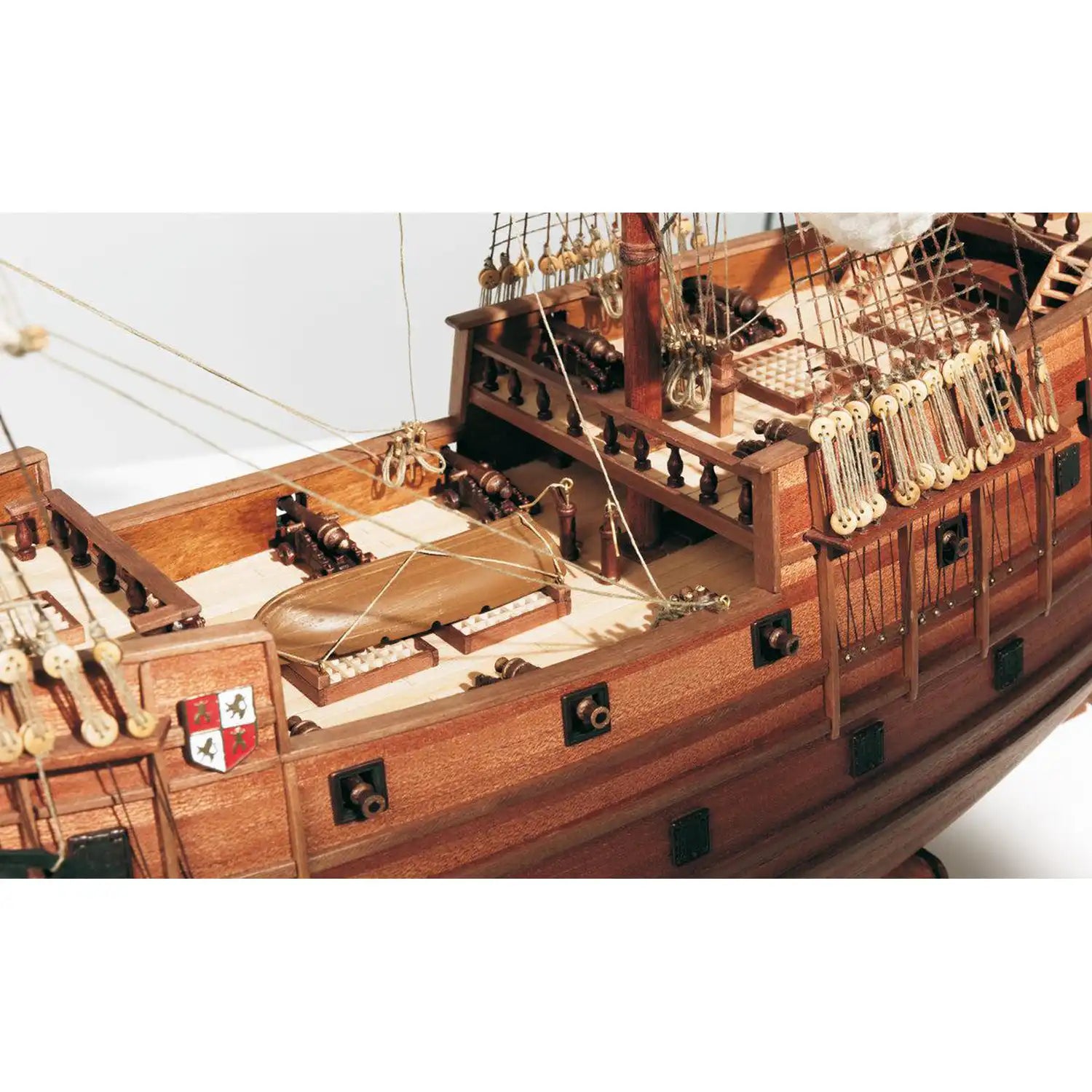 occre-san-mart-n-maquette-galion-espagnol-bois-kit-armada-1588 image 4