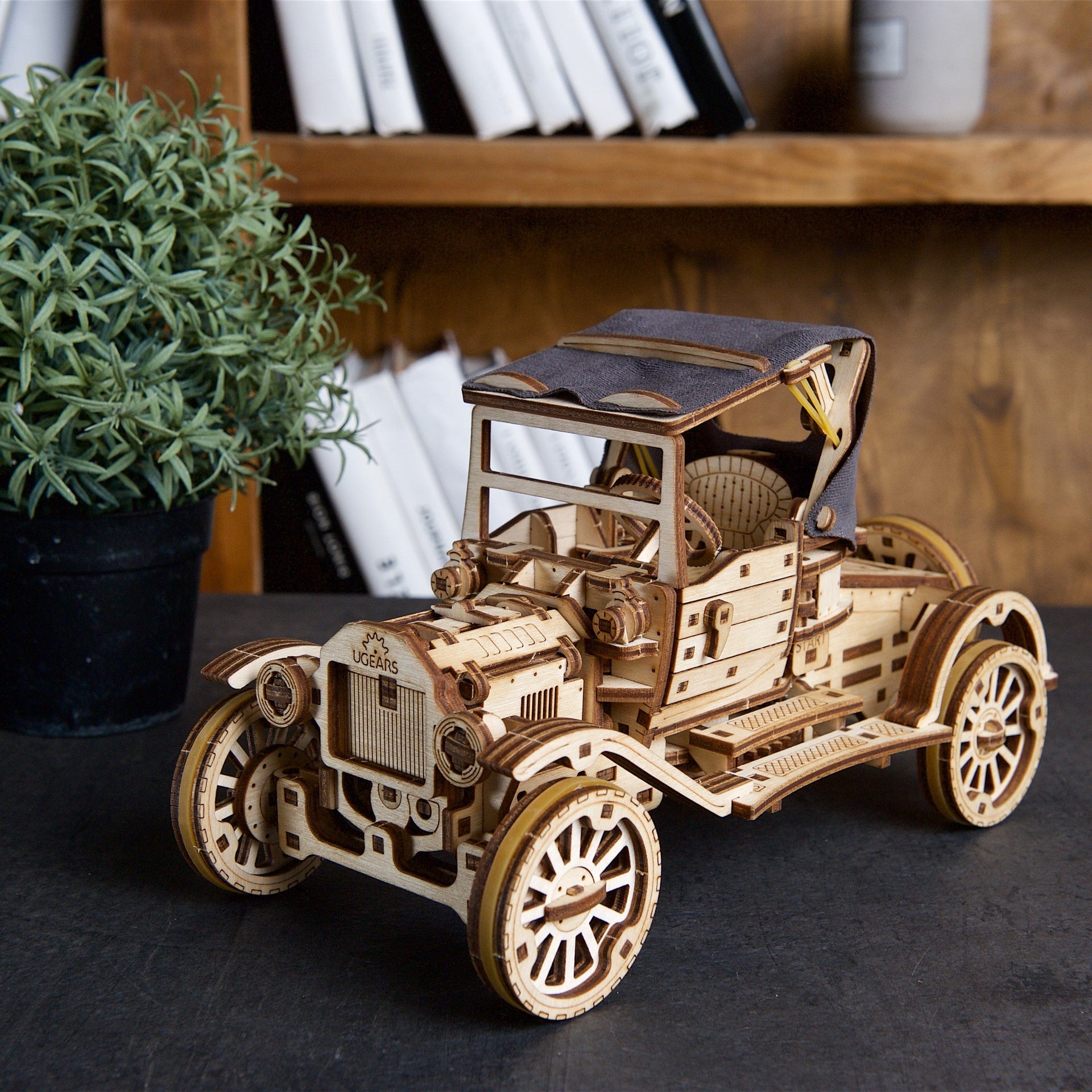 ugears-retro-car-ugr-t-voiture-r-tro-bois-m-canique image 7