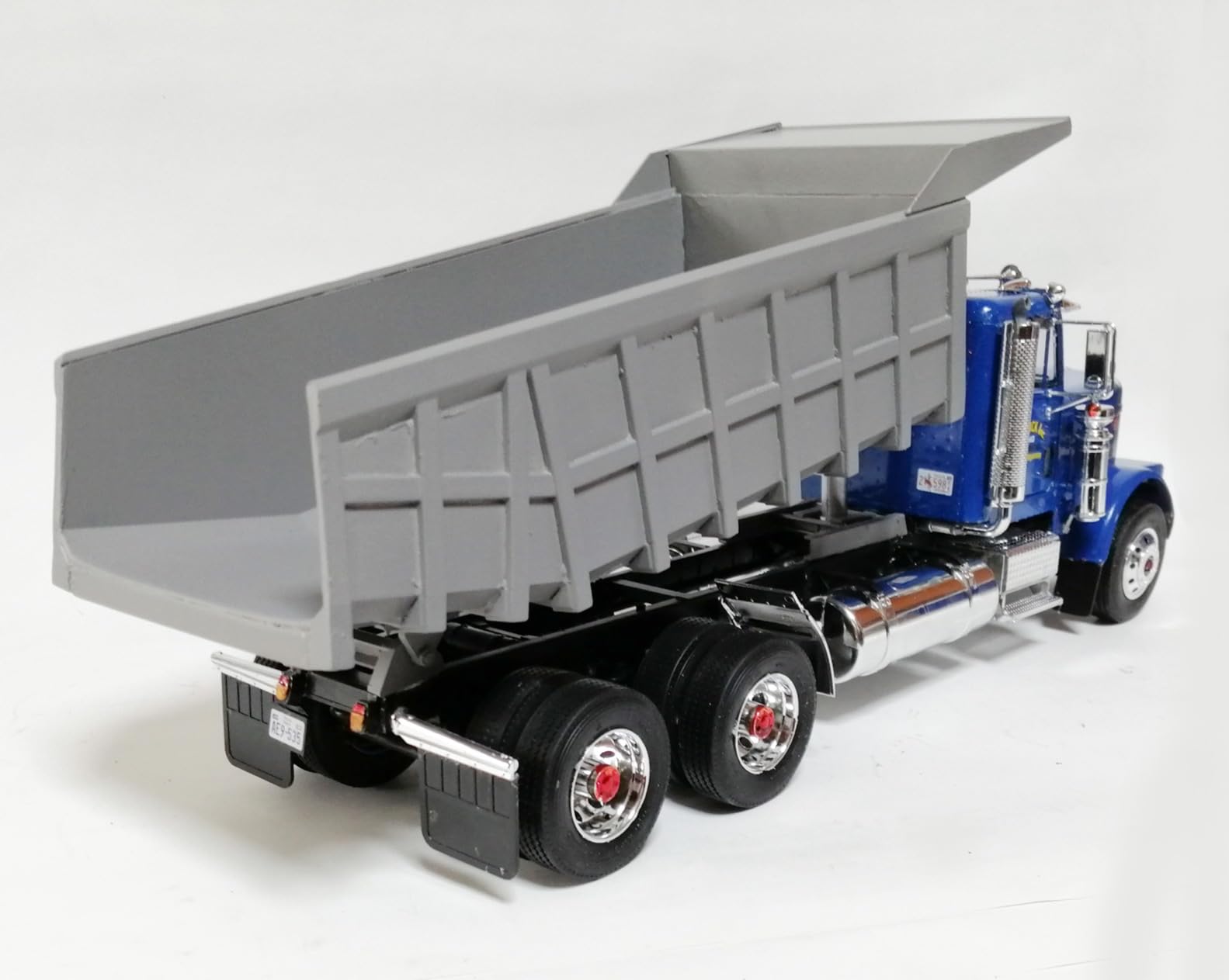Beau camion benne américain