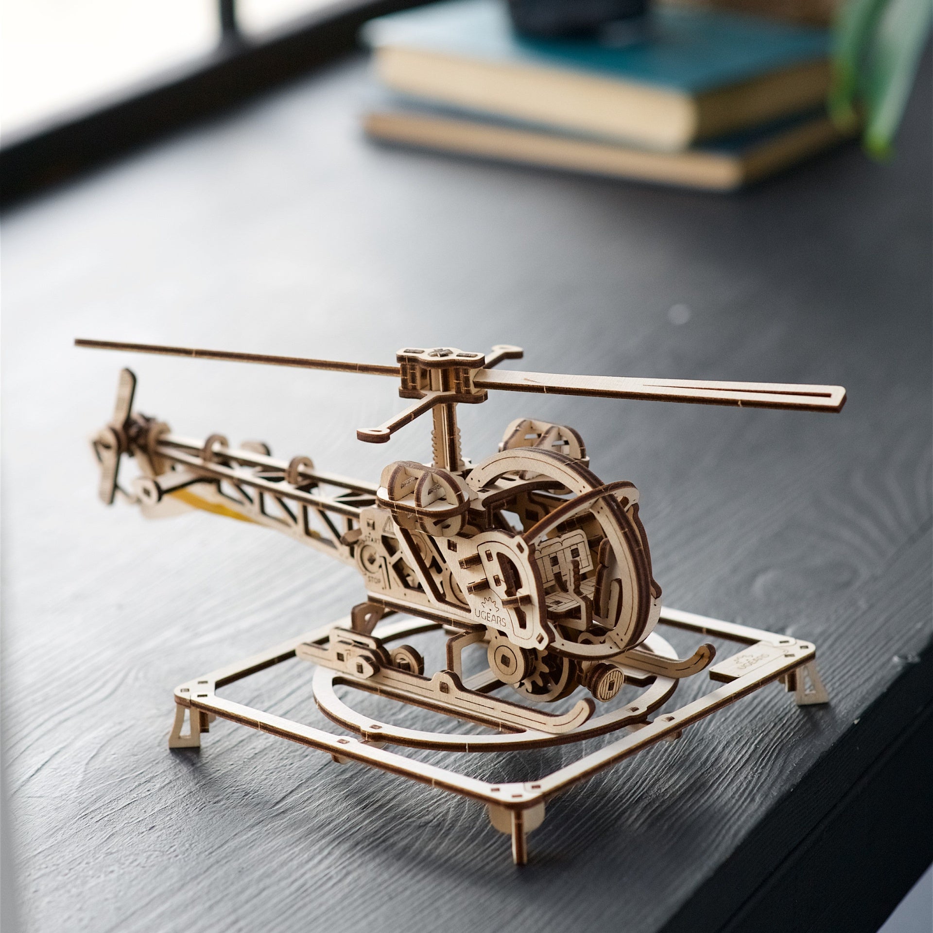 ugears-mini-helicopter-mini-maquette-bois-h-licopt-re-m-canique image 8