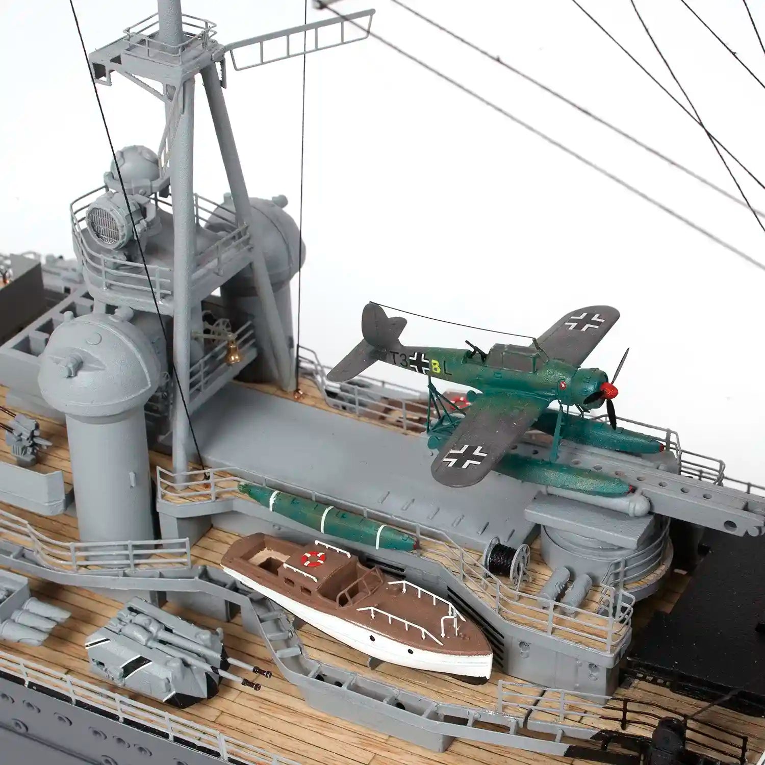 occre-prinz-eugen-1-200-kit-maquette-bateau-en-bois-construire image 7