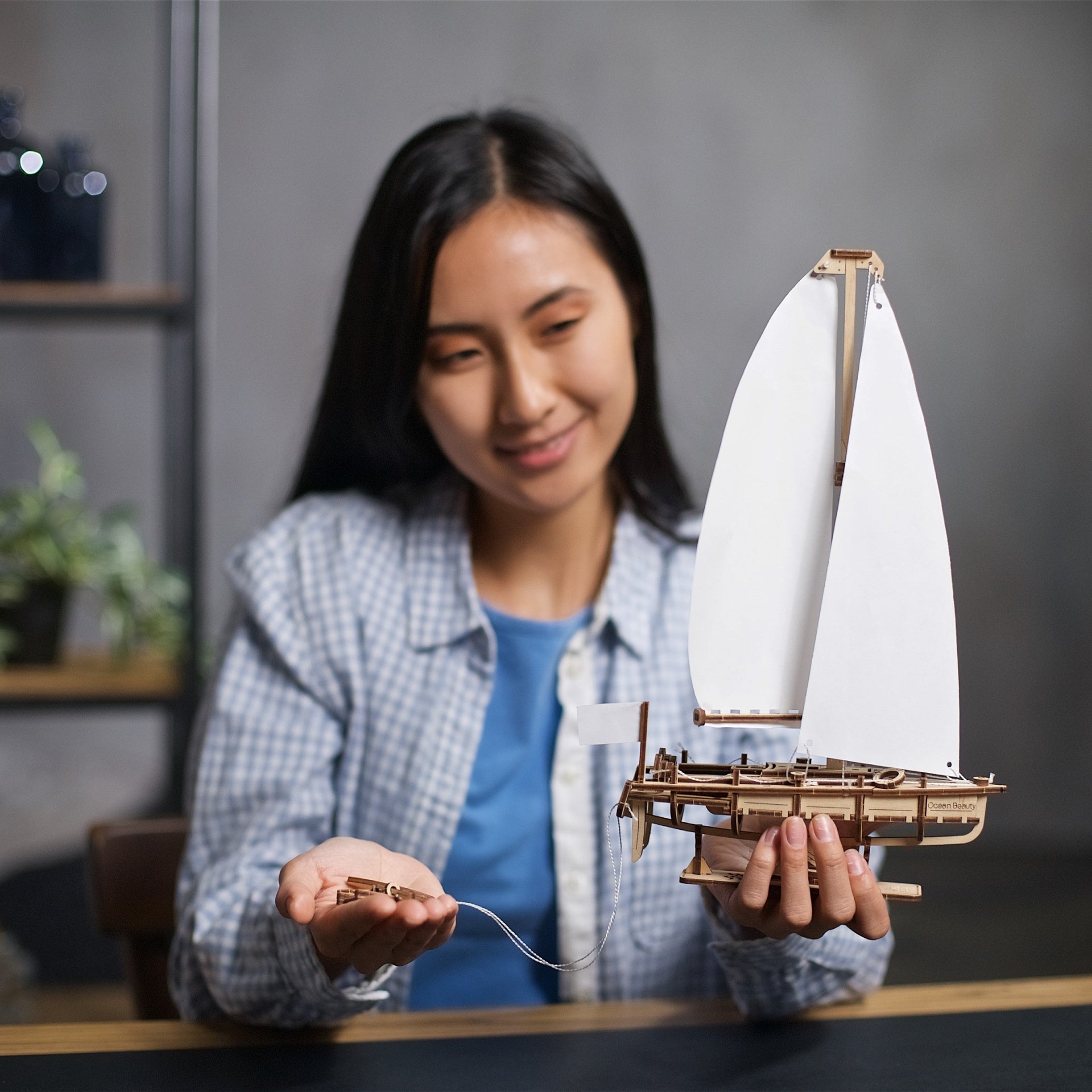 ugears-ocean-beauty-yacht-maquette-bois-voilier-exposer image 7
