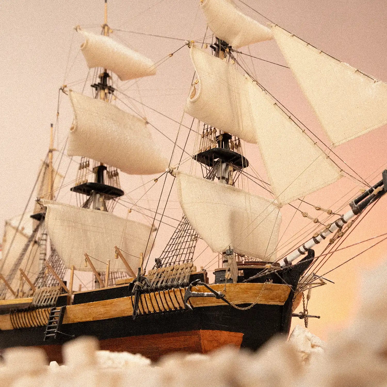 occre-hms-erebus-maquette-bateau-en-bois-kit image 6