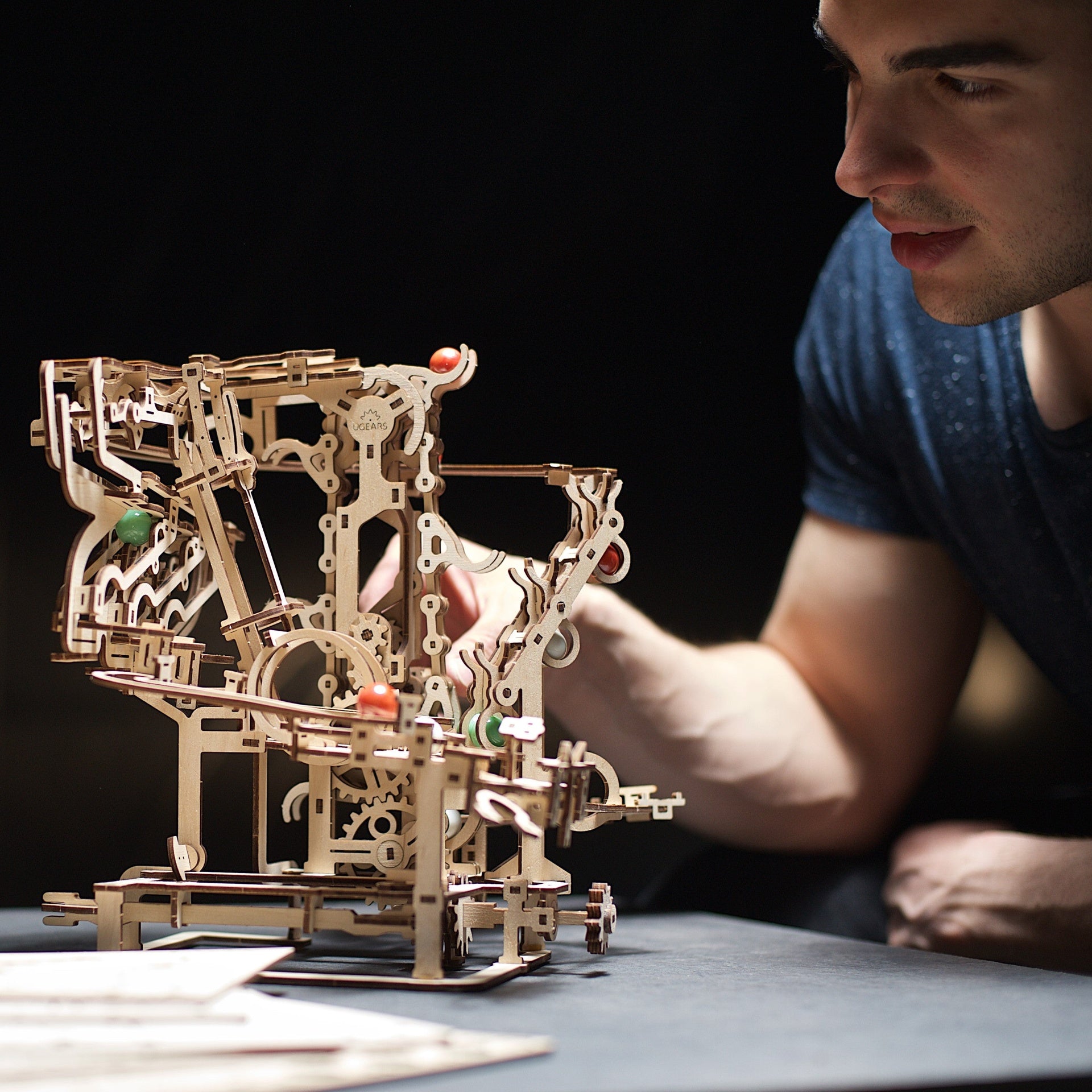 ugears-marble-run-chain-hoist-circuit-de-billes-m-canique-en-bois-construire image 7