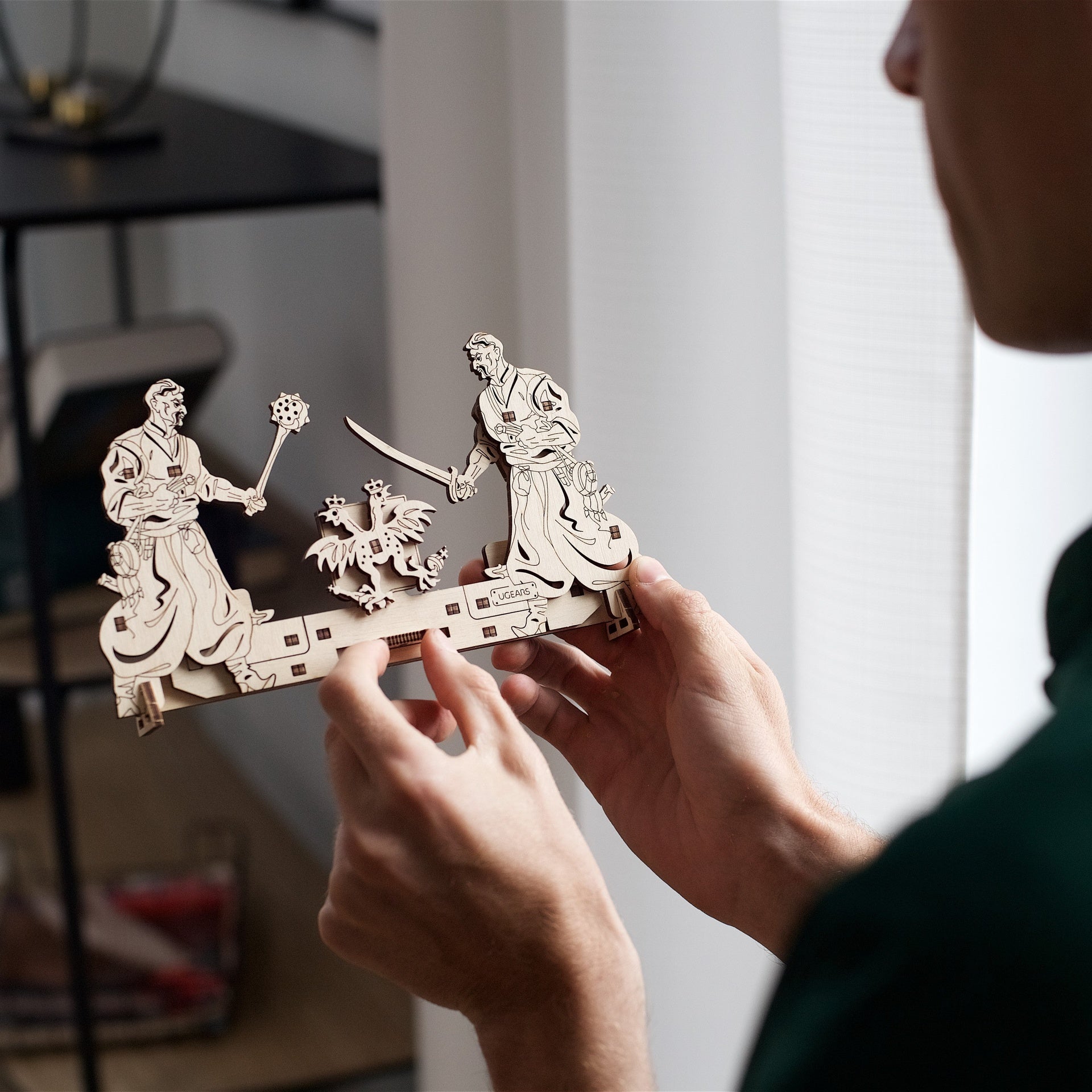 ugears-easy-gears-the-centuries-old-battle-for-freedom-mini-maquette-bois image 6