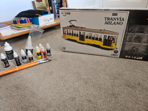 Prévoir peinture et vernis