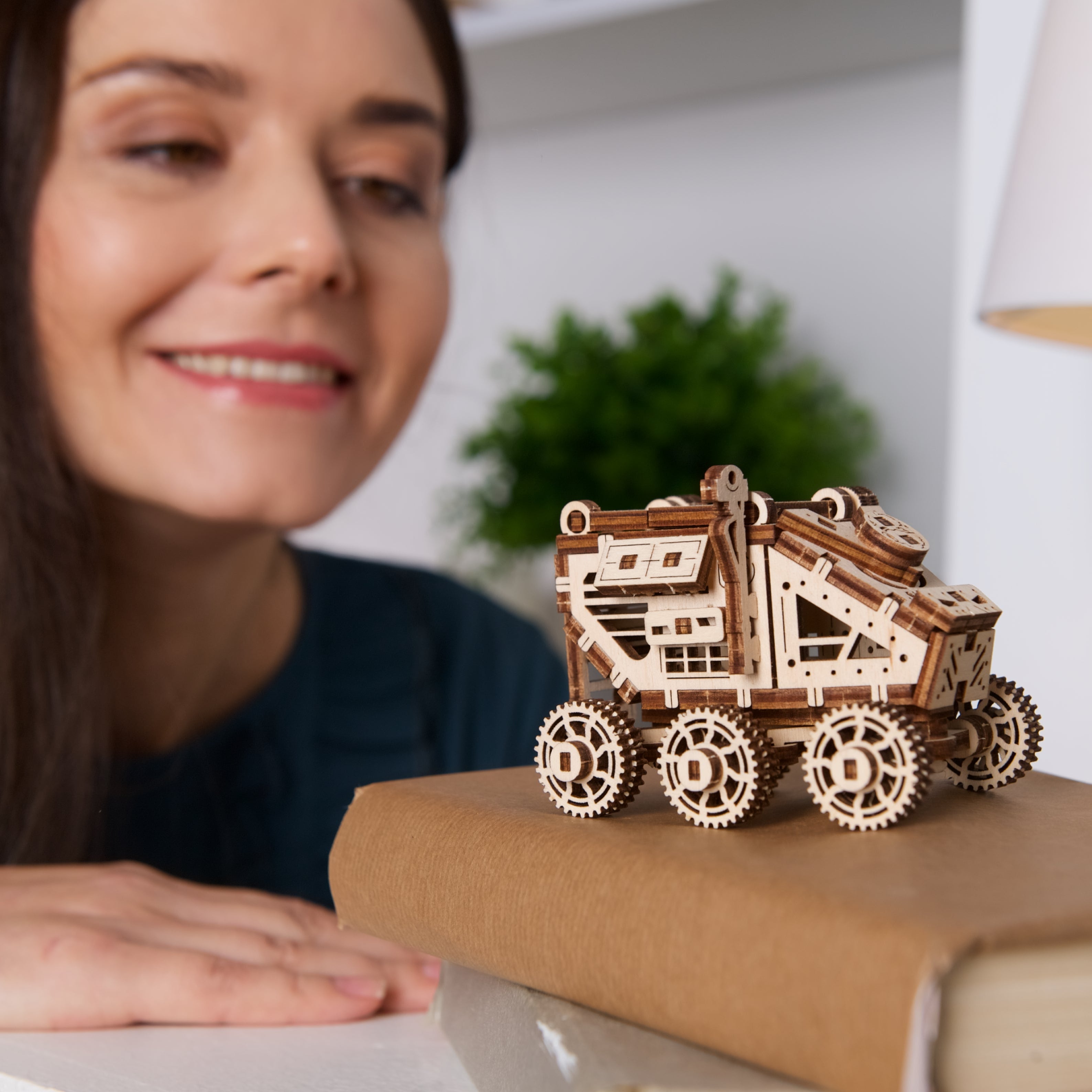 ugears-mars-buggy-mini-rover-spatial-bois-m-canique-6-roues image 6