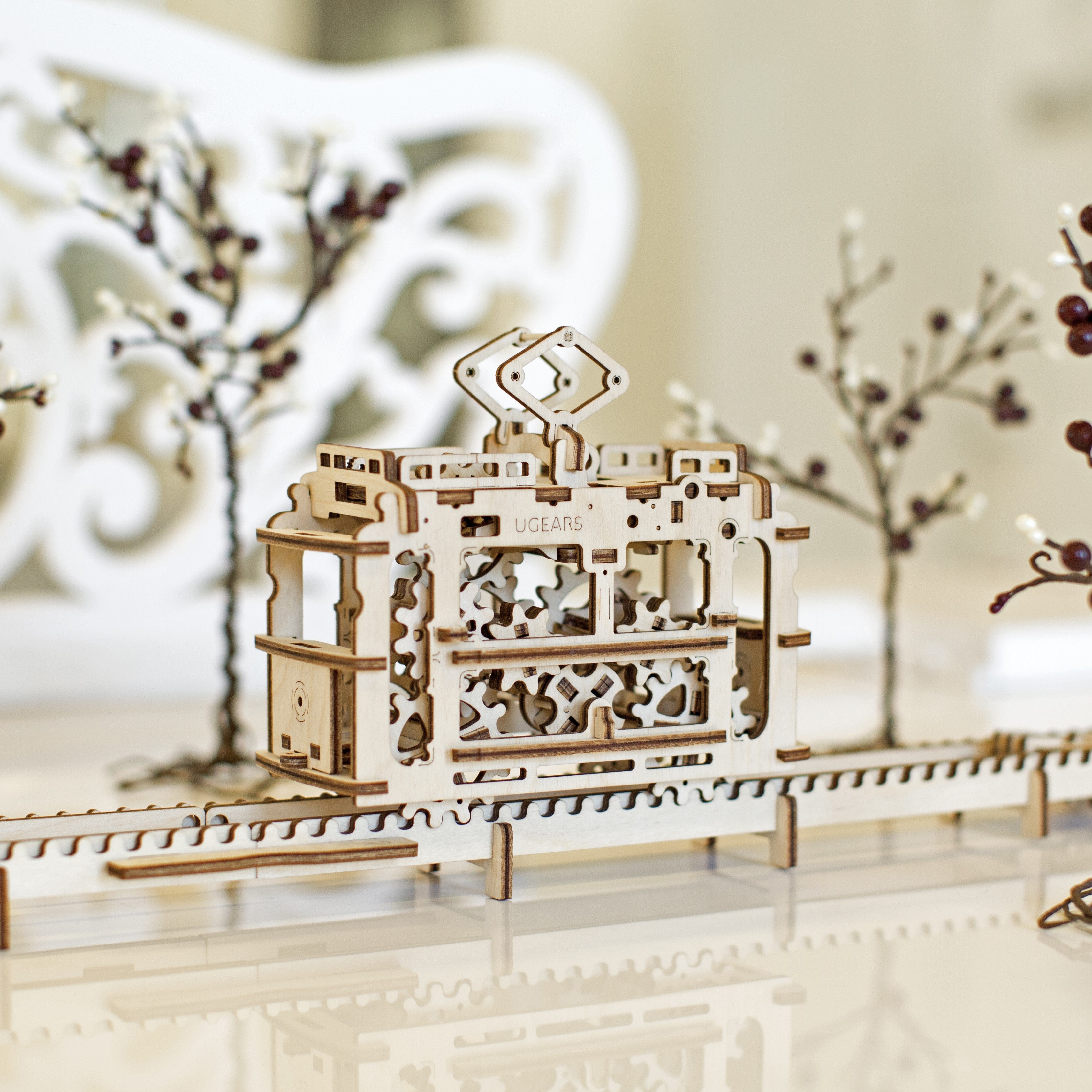 ugears-tram-on-rails-maquette-m-canique-bois-tramway-avec-rails image 6