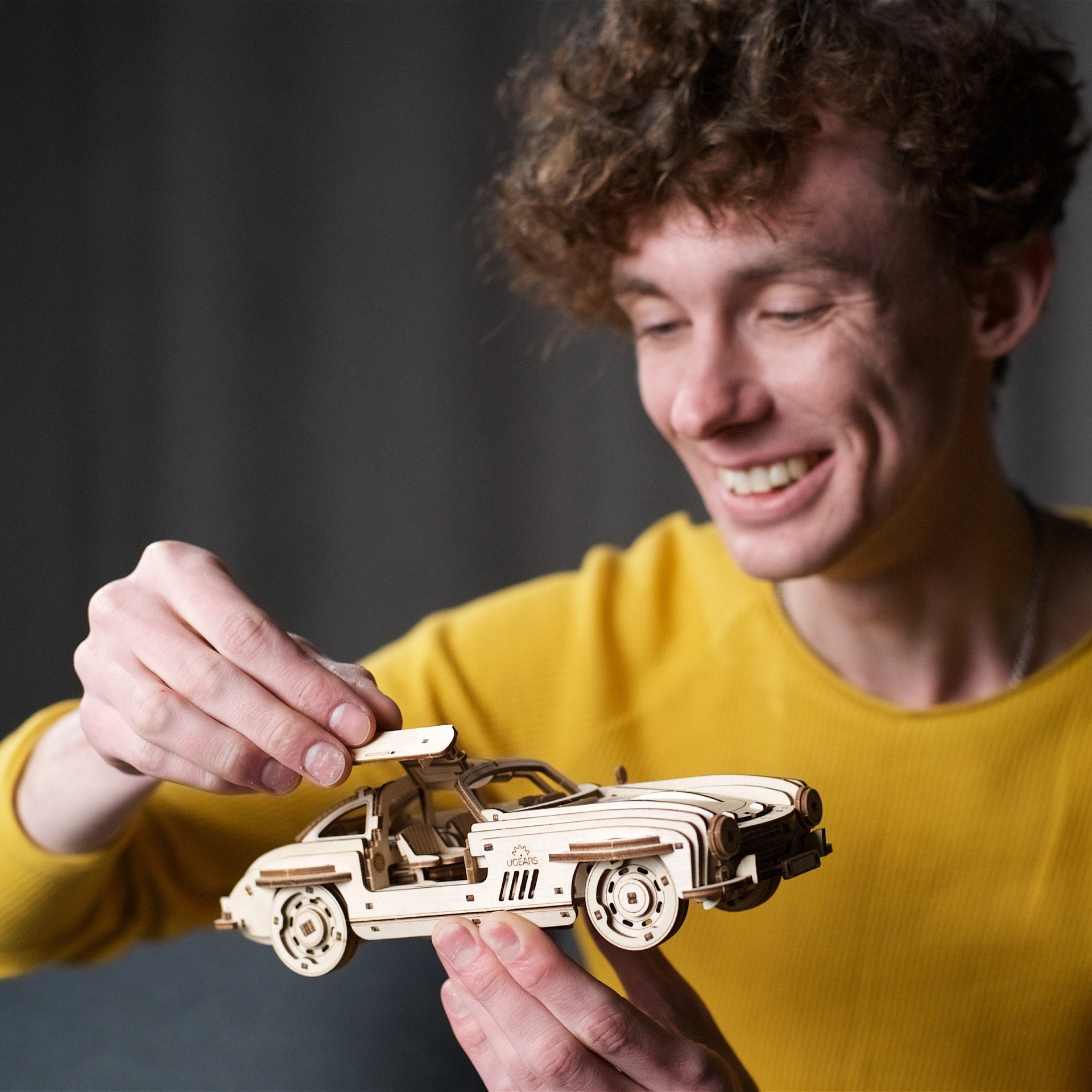 ugears-winged-sports-coupe-maquette-bois-m-canique-monter image 8