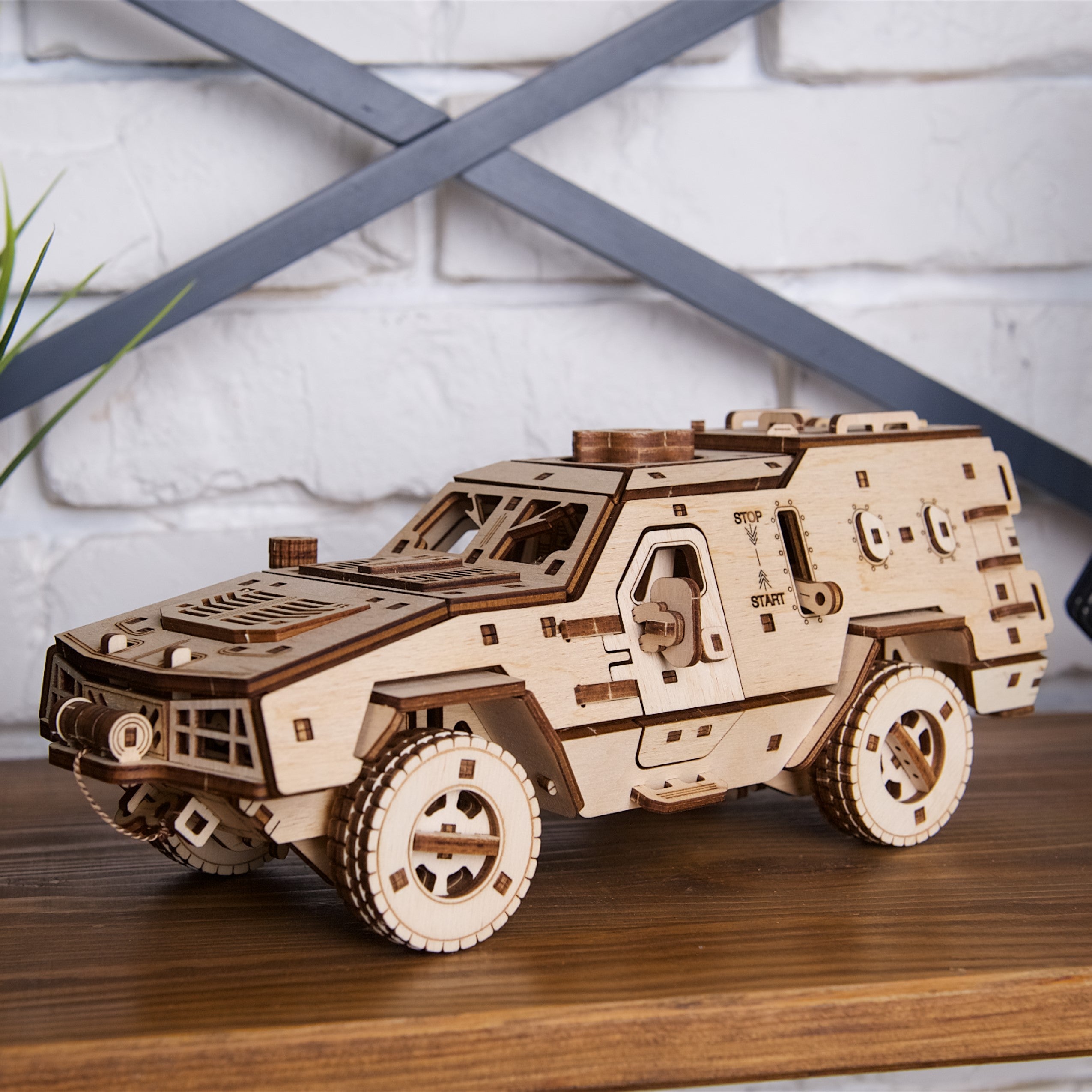 ugears-dozor-b-combat-vehicle-v-hicule-blind-m-canique-en-bois image 8