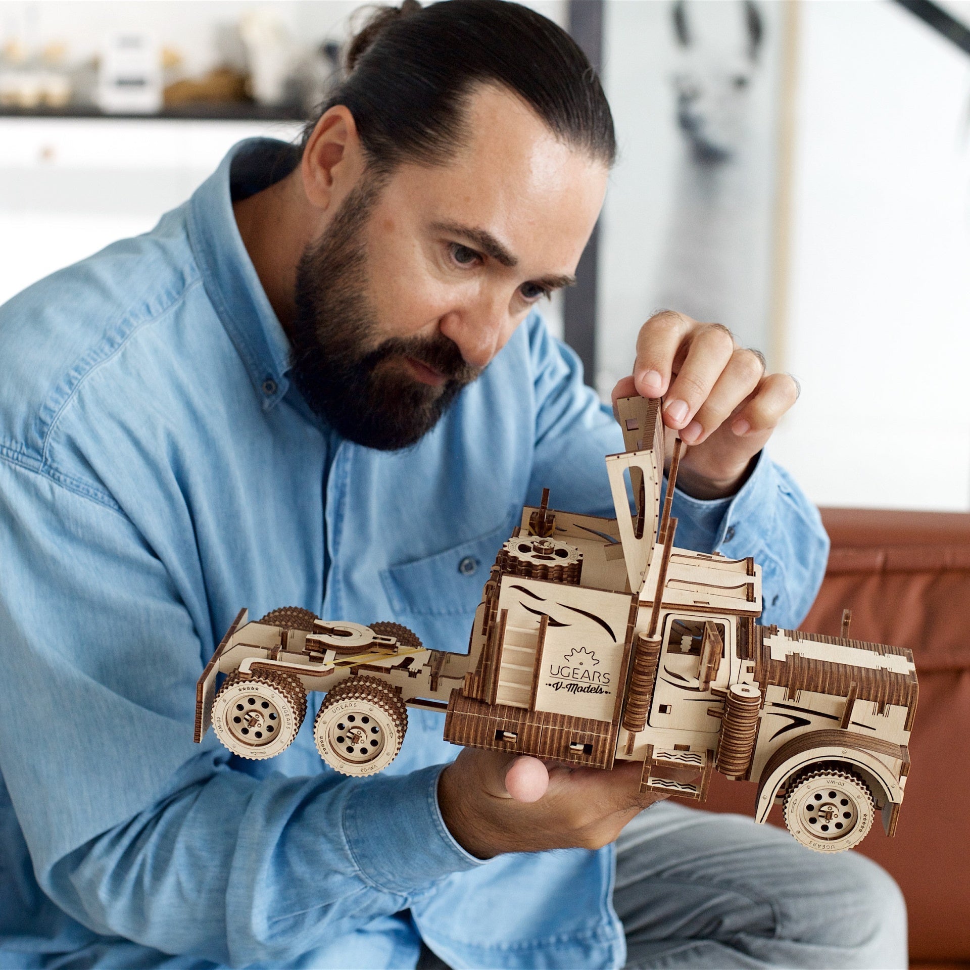 ugears-heavy-boy-truck-vm-03-maquette-camion-bois-m-canique image 6