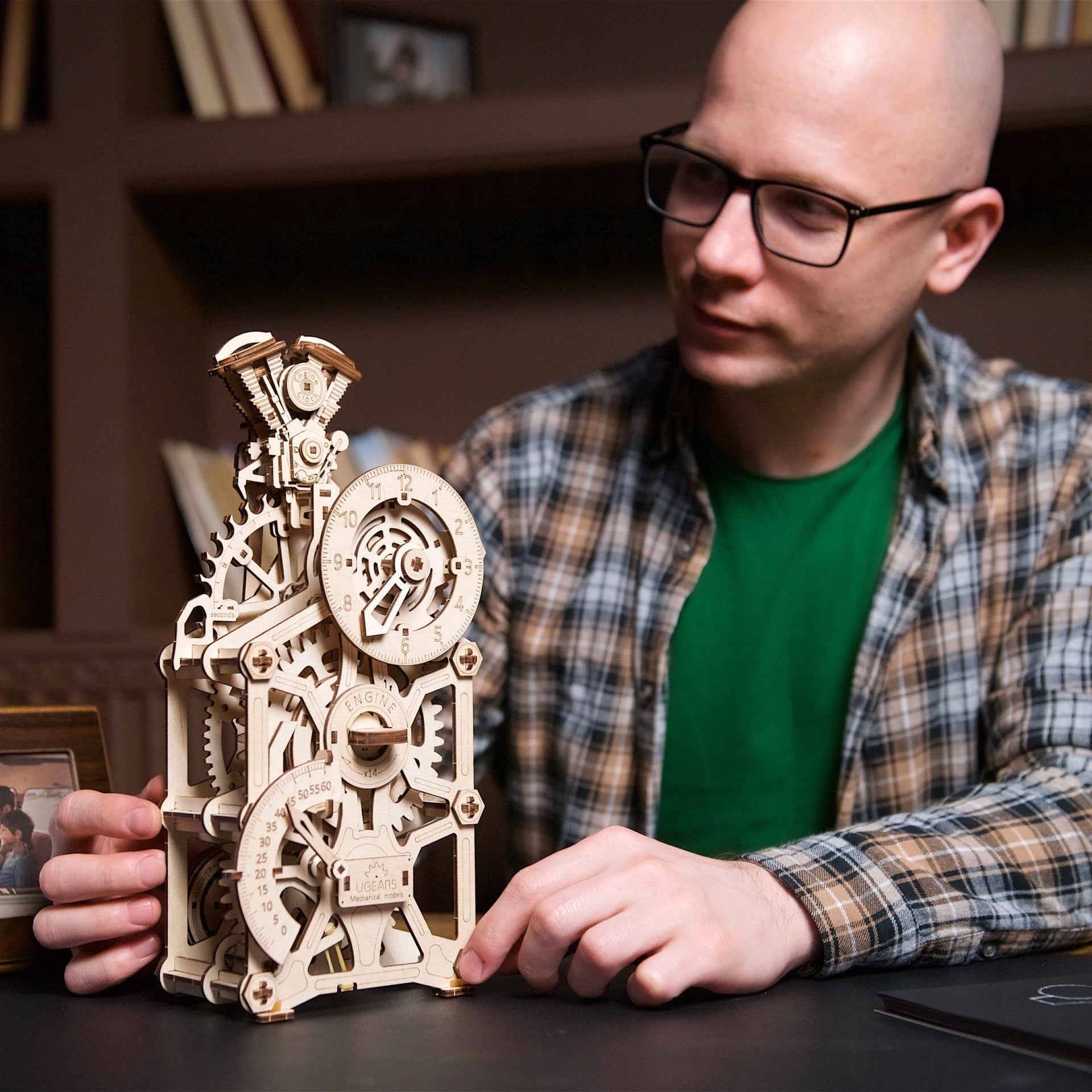 ugears-engine-clock-horloge-m-canique-bois-moteur-construire image 7