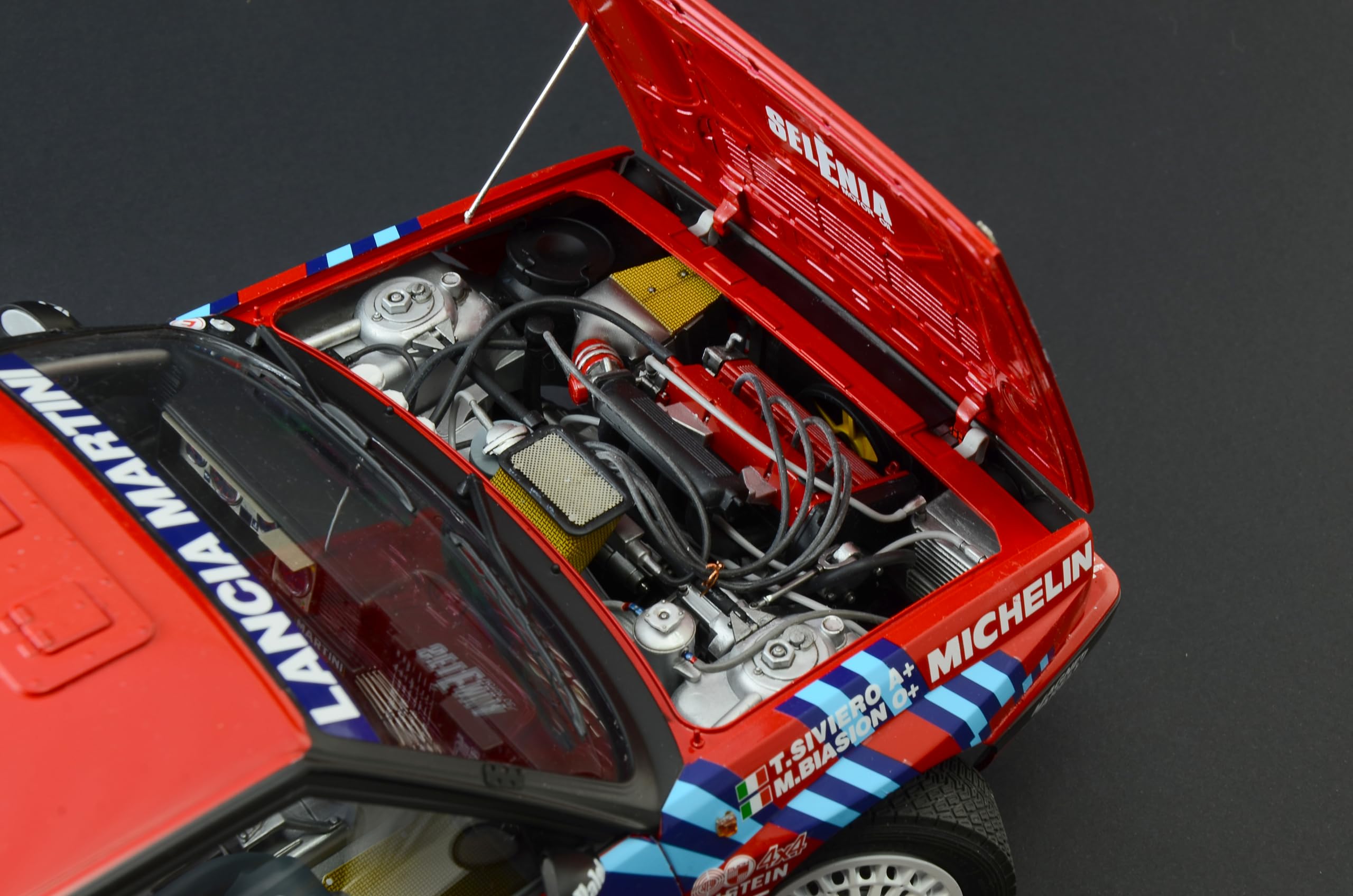 italeri-4712-lancia-delta-hf-integrale-16v-sanremo-1989-kit-plastique-1-12 image 4