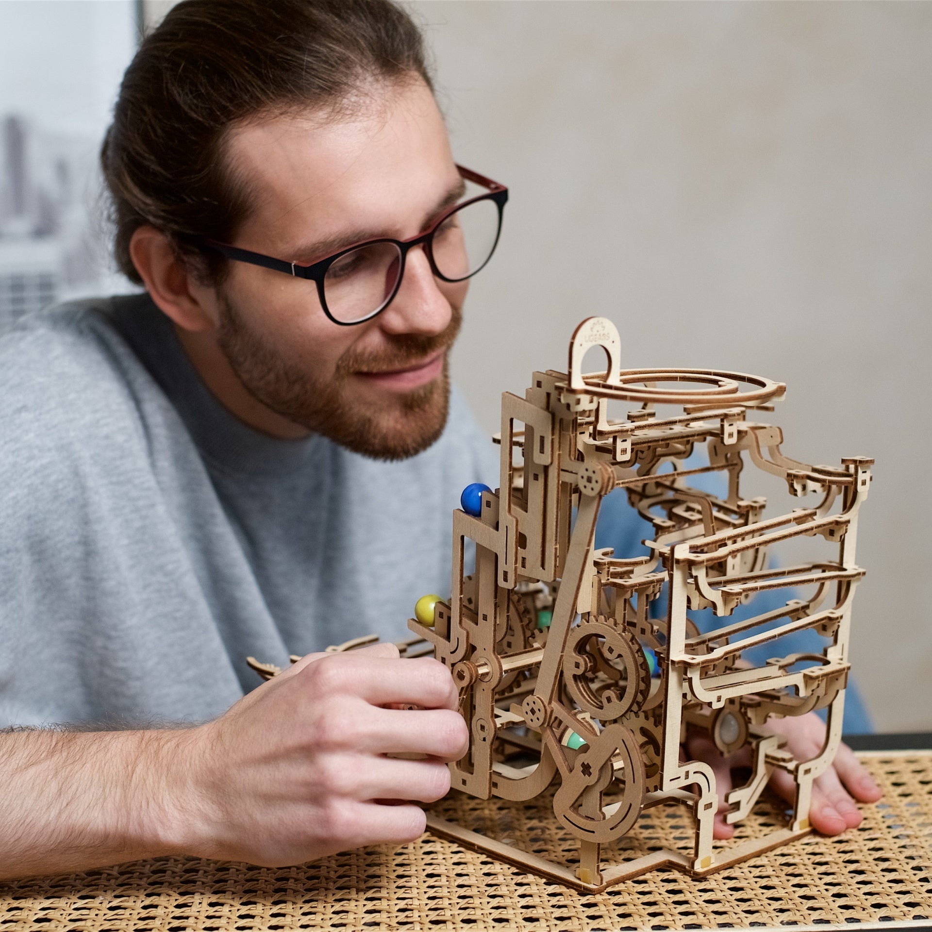 ugears-marble-run-tiered-hoist-circuit-billes-bois image 7