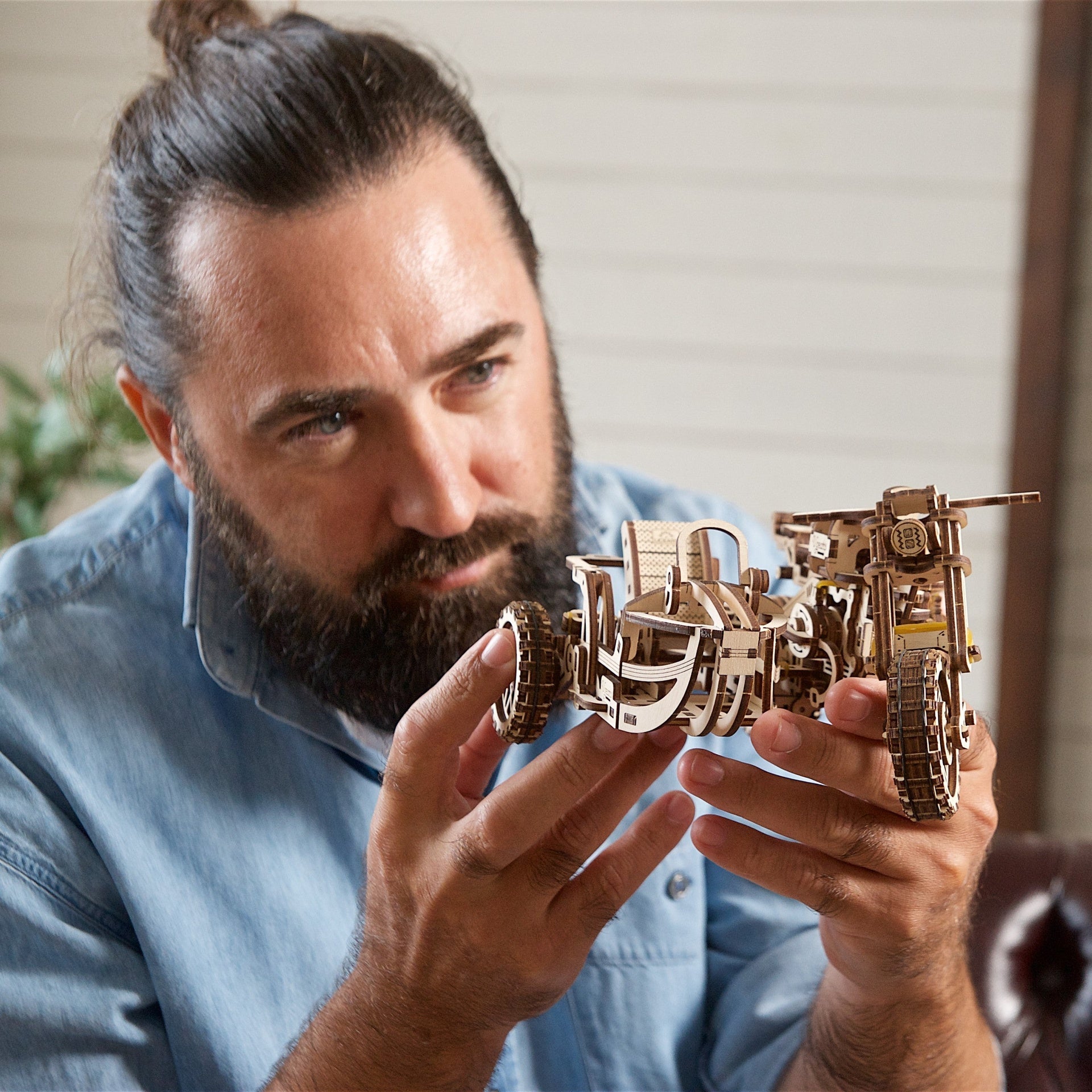 ugears-scrambler-ugr-10-motor-bike-with-sidecar-maquette-moto-bois image 7