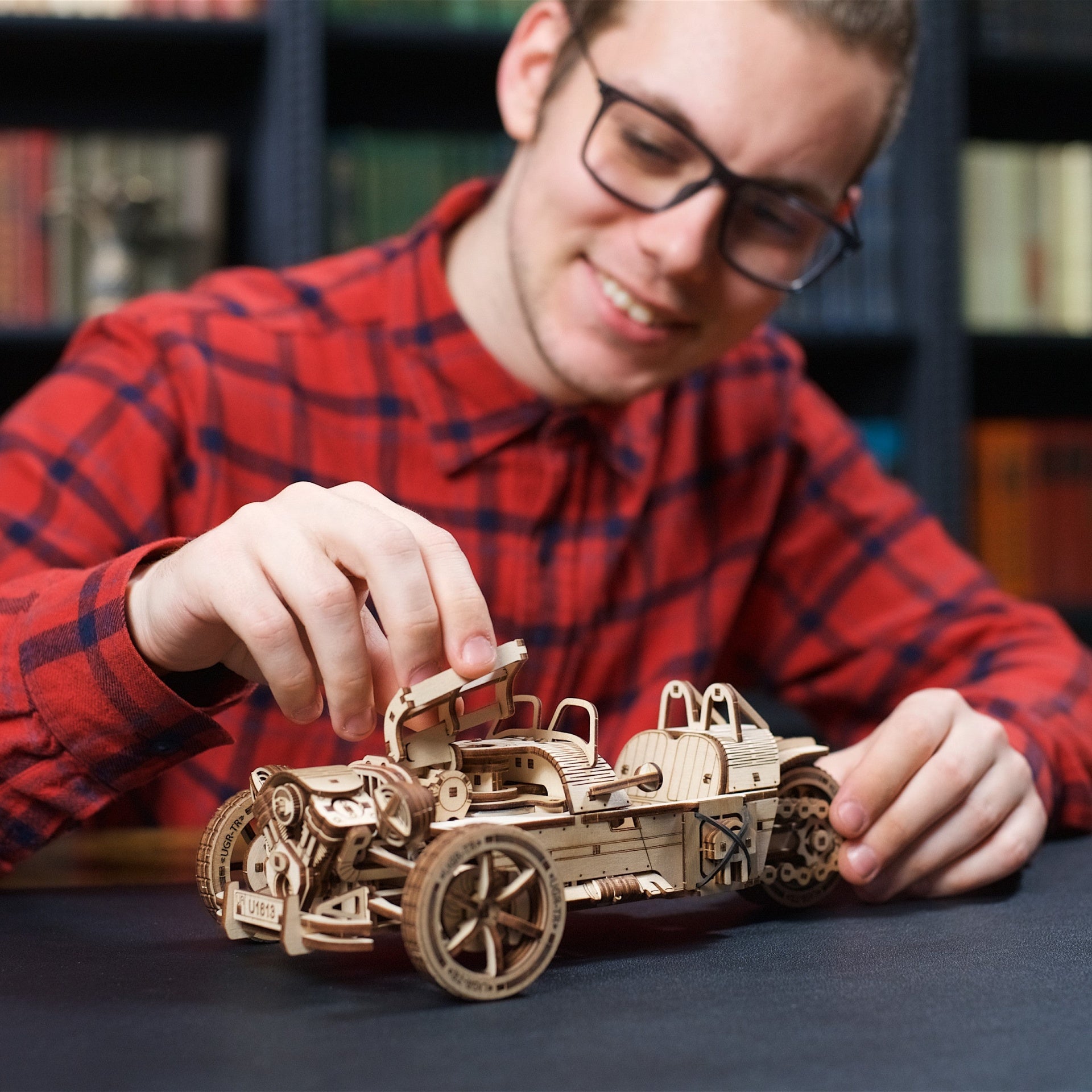 ugears-three-wheeler-ugr-s-maquette-bois-m-canique-construire image 7
