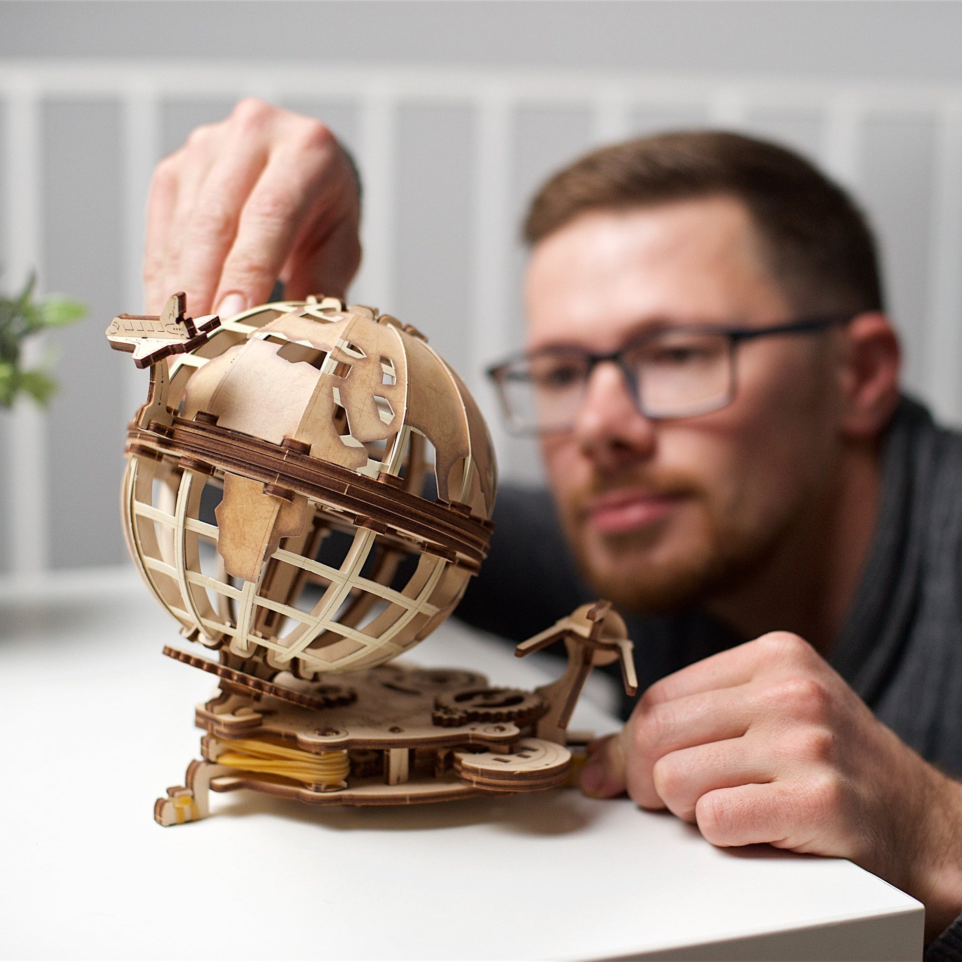 ugears-globus-maquette-m-canique-en-bois-globe-terrestre-rotatif image 7