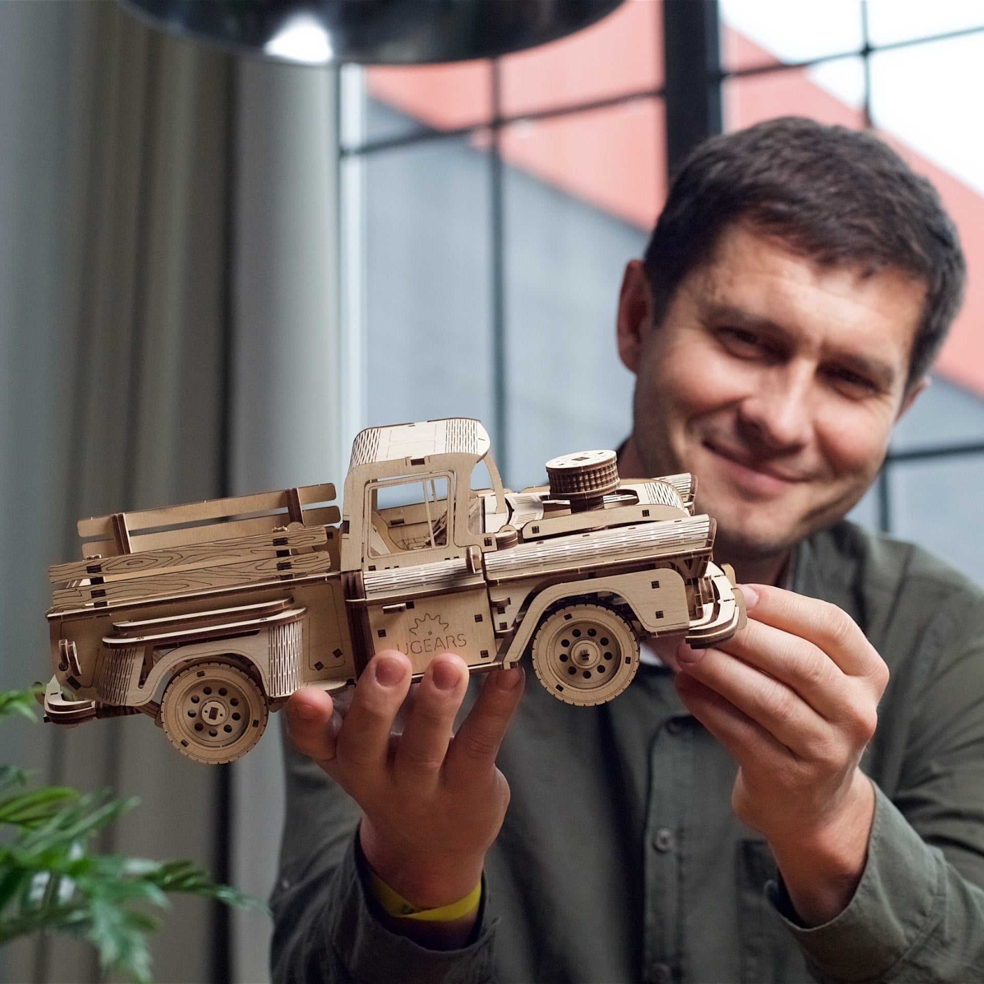 ugears-pickup-lumberjack-maquette-bois-m-canique-1959-chevrolet-3100 image 7