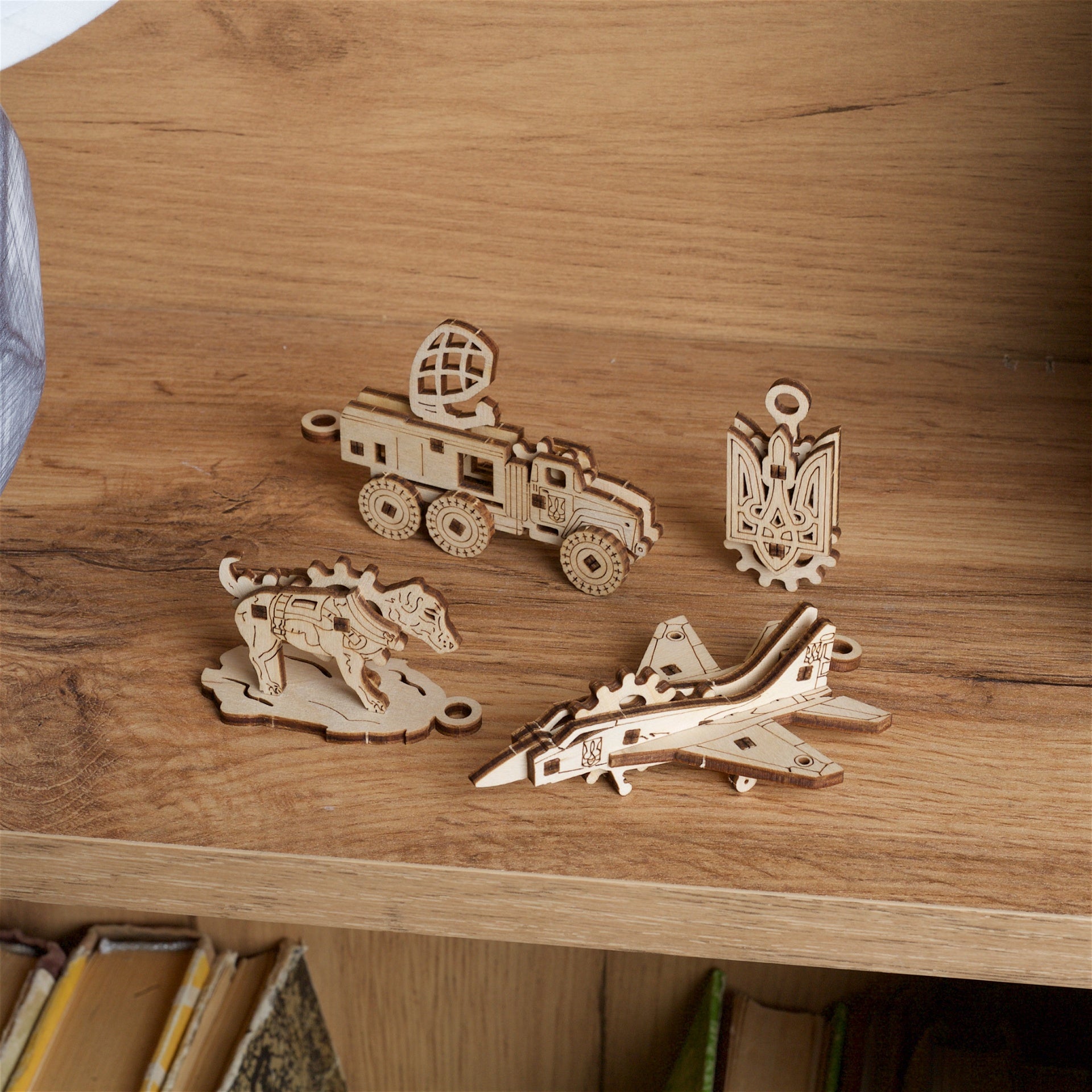 ugears-fidgets-bravery-set-4-figurines-bois-m-caniques image 2