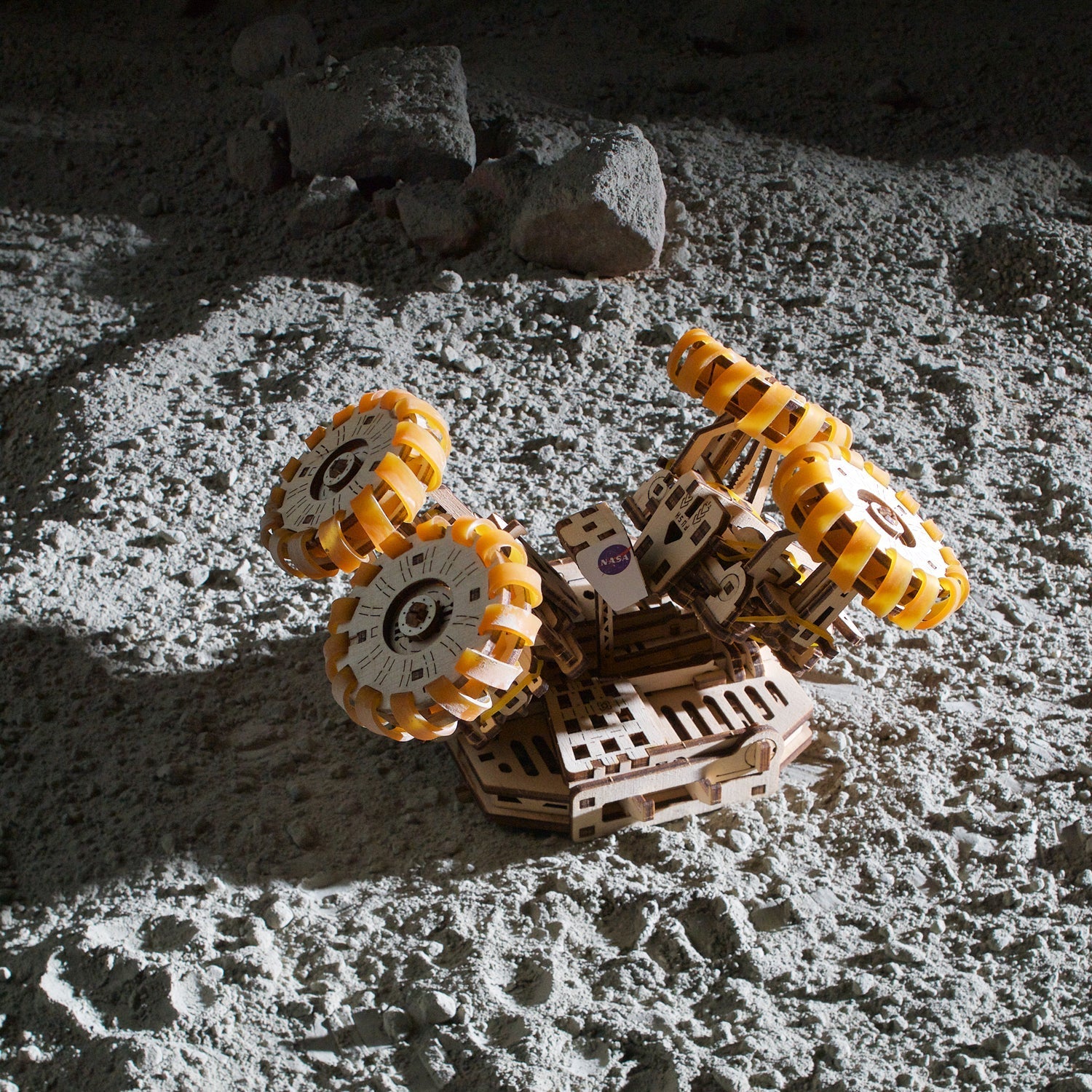 ugears-medium-gears-nasa-lunar-rover-maquette-bois-4x4-lunaire image 7
