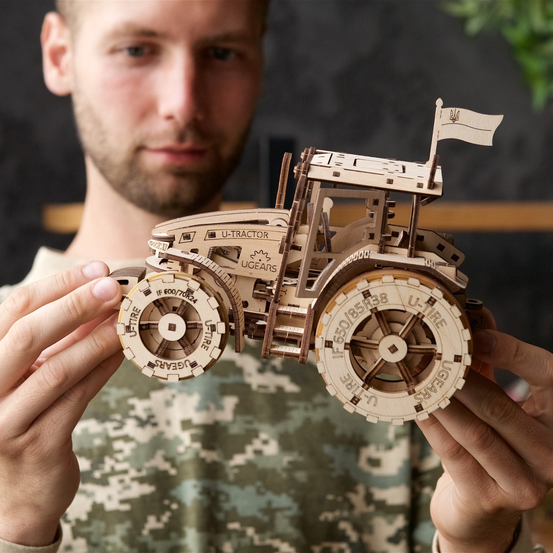 ugears-the-tractor-wins-maquette-tracteur-bois-m-canique-monter image 7